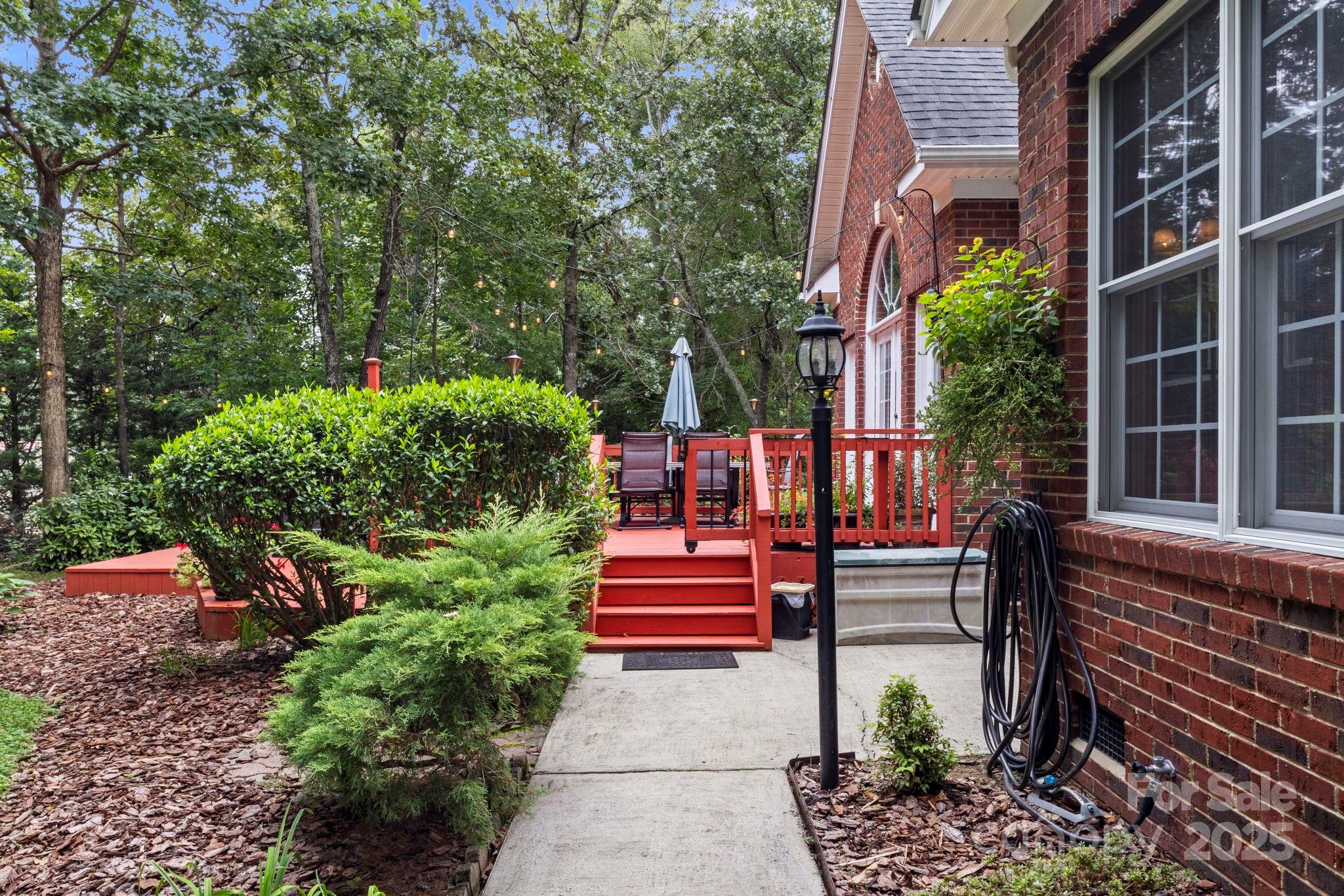 709 Pierce Court Property Photo 6