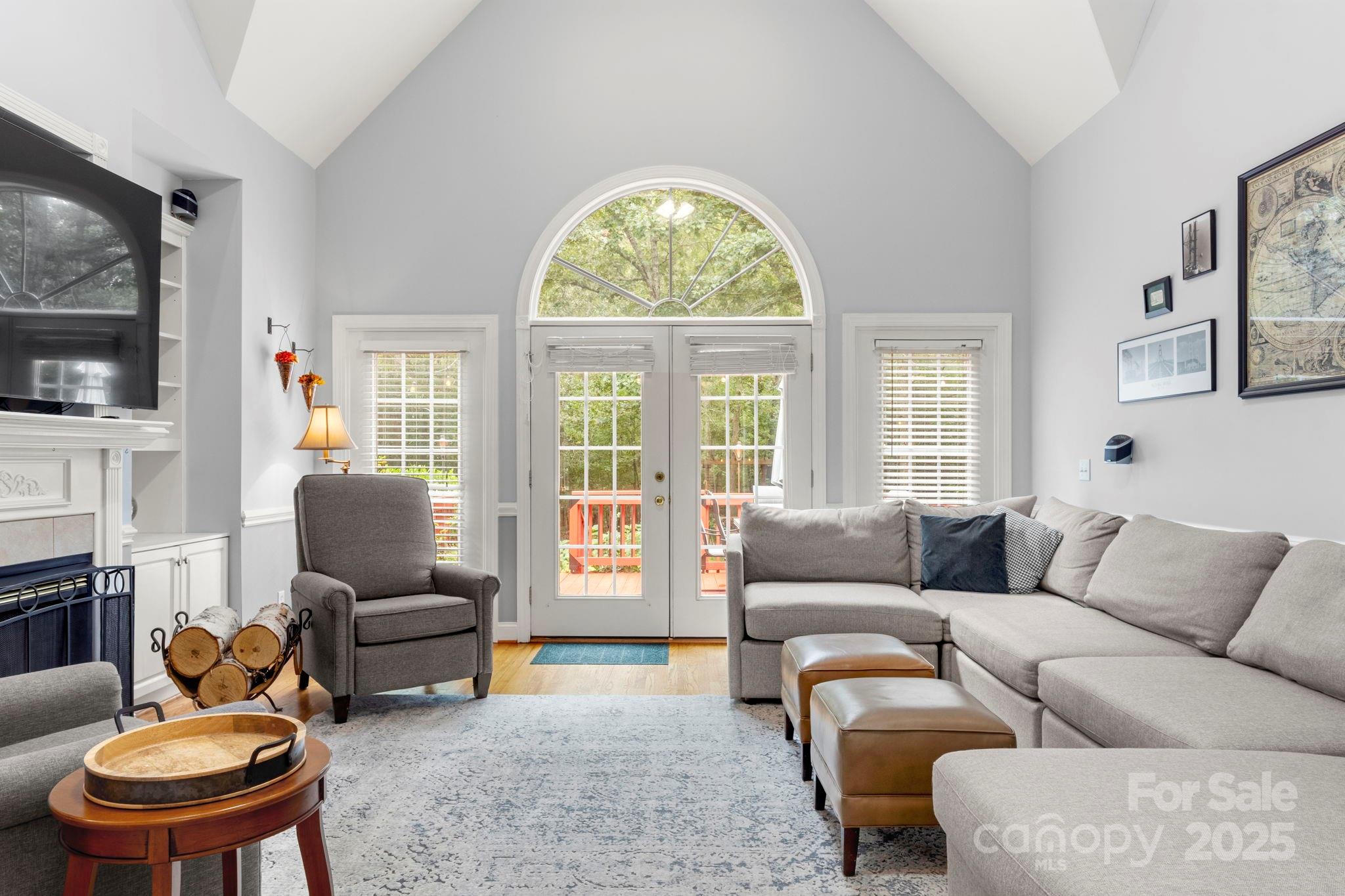 709 Pierce Court Property Photo 16