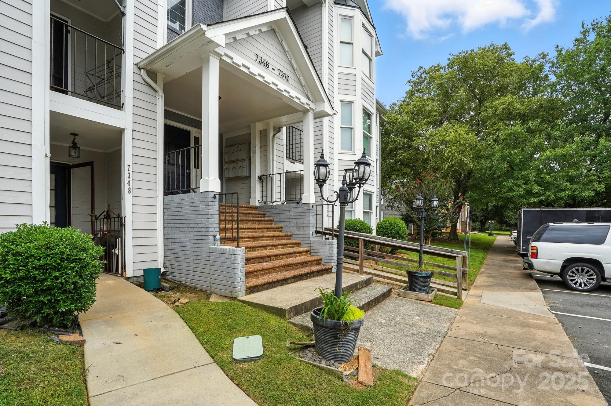 7360 Rose Terrace Court Property Photo 2