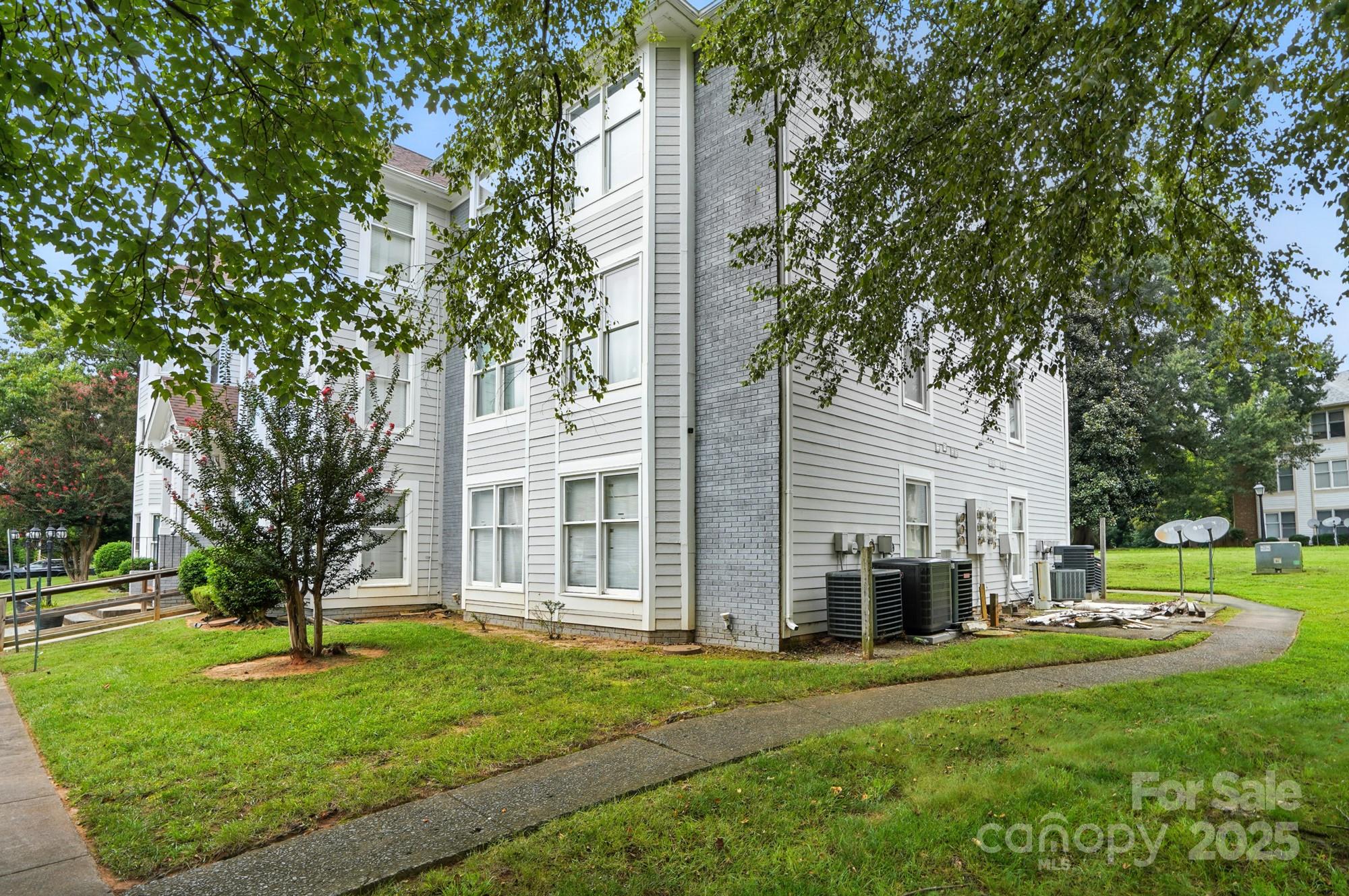 7360 Rose Terrace Court Property Photo 3