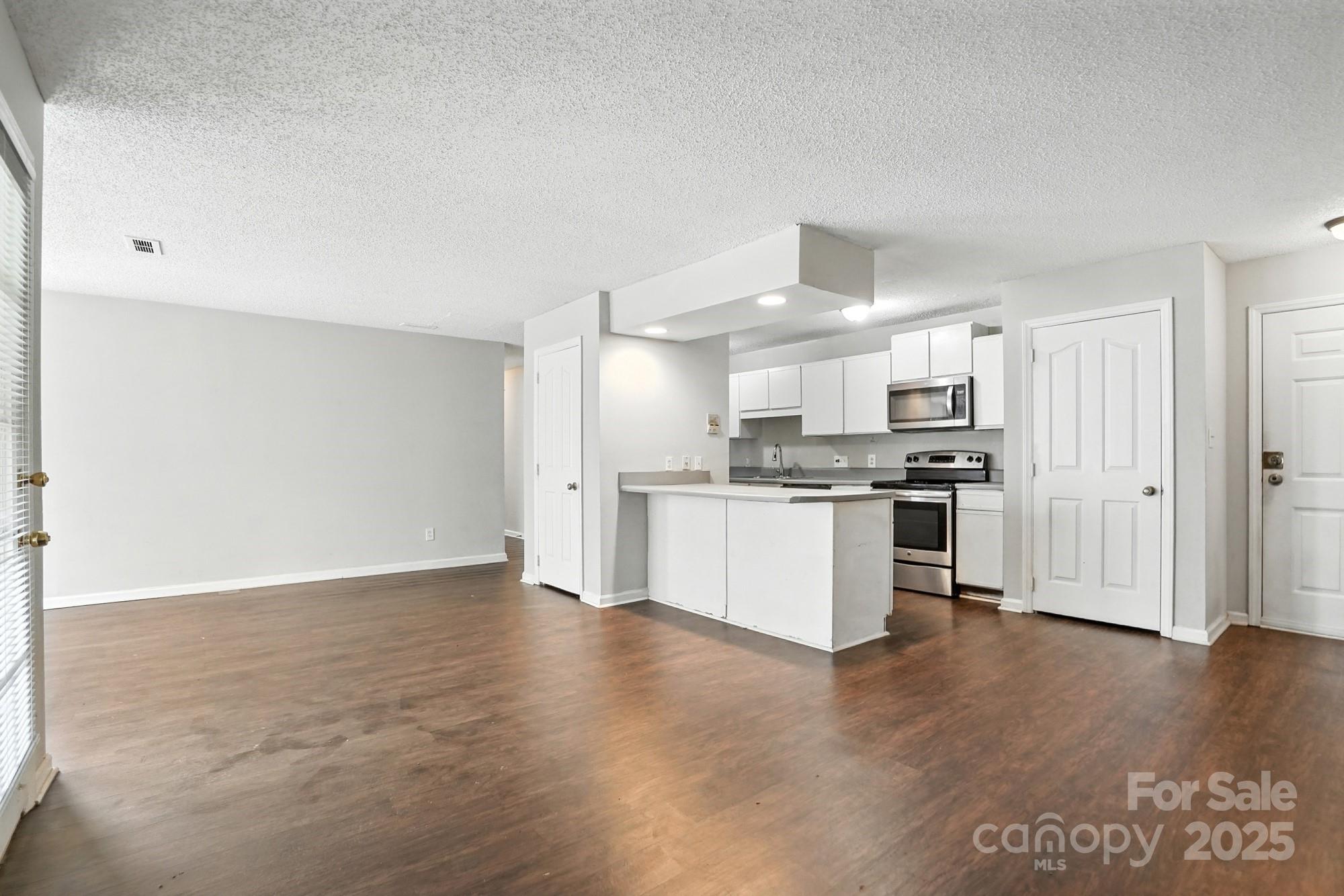 7360 Rose Terrace Court Property Photo 6