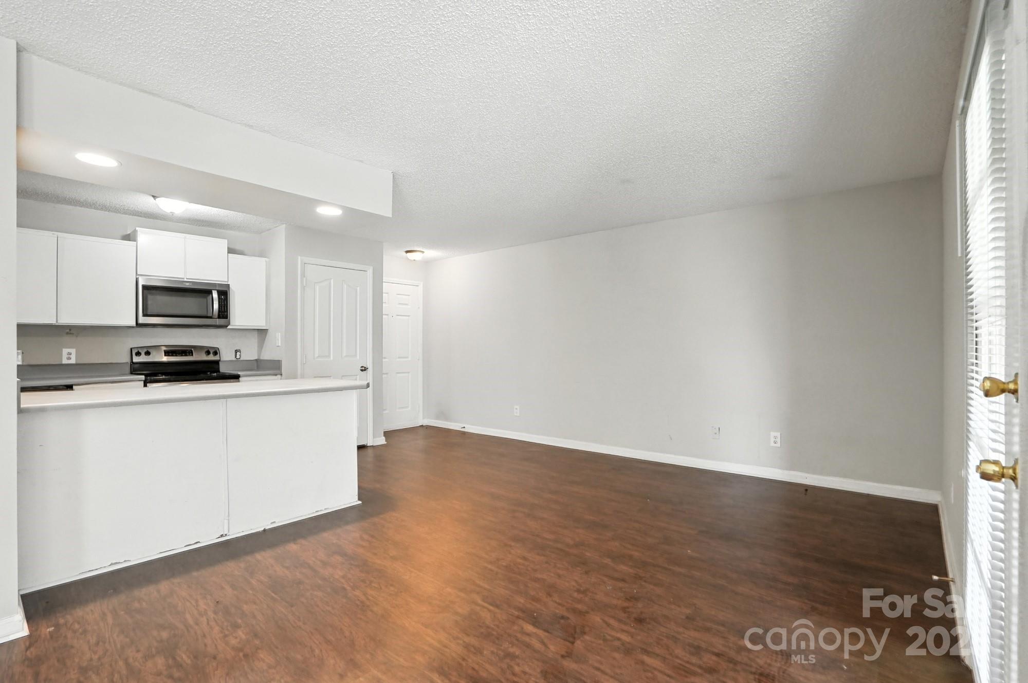 7360 Rose Terrace Court Property Photo 7