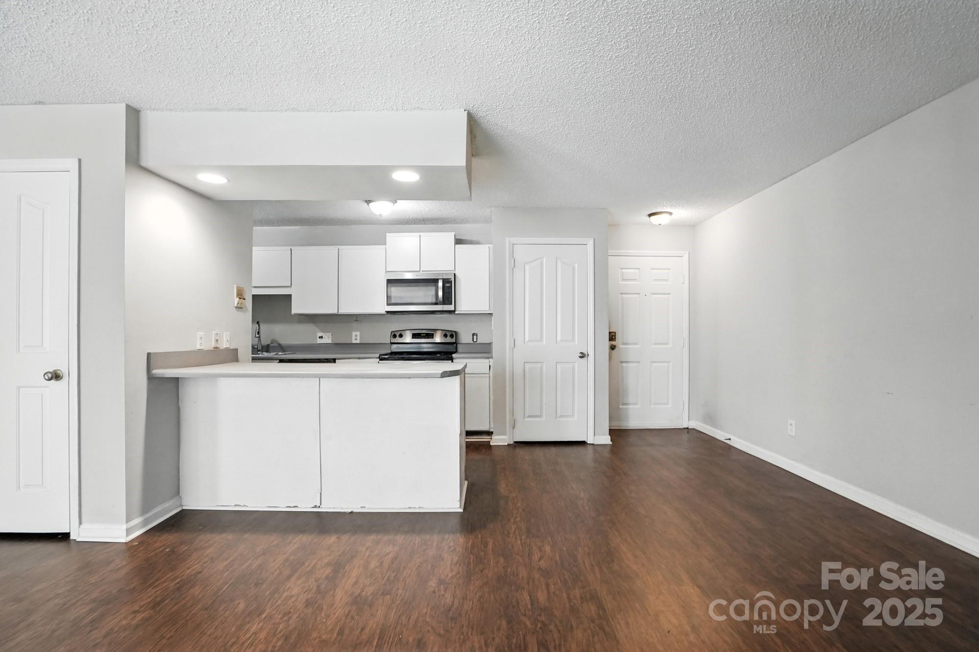 7360 Rose Terrace Court Property Photo 8