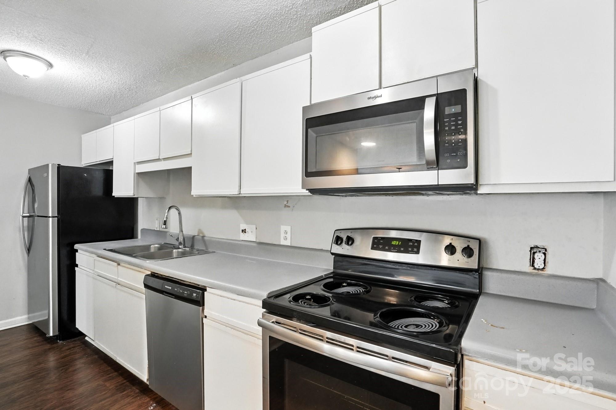 7360 Rose Terrace Court Property Photo 12