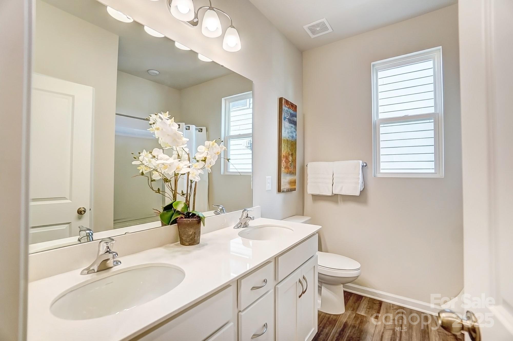 1111 Honey Trail Property Photo 4