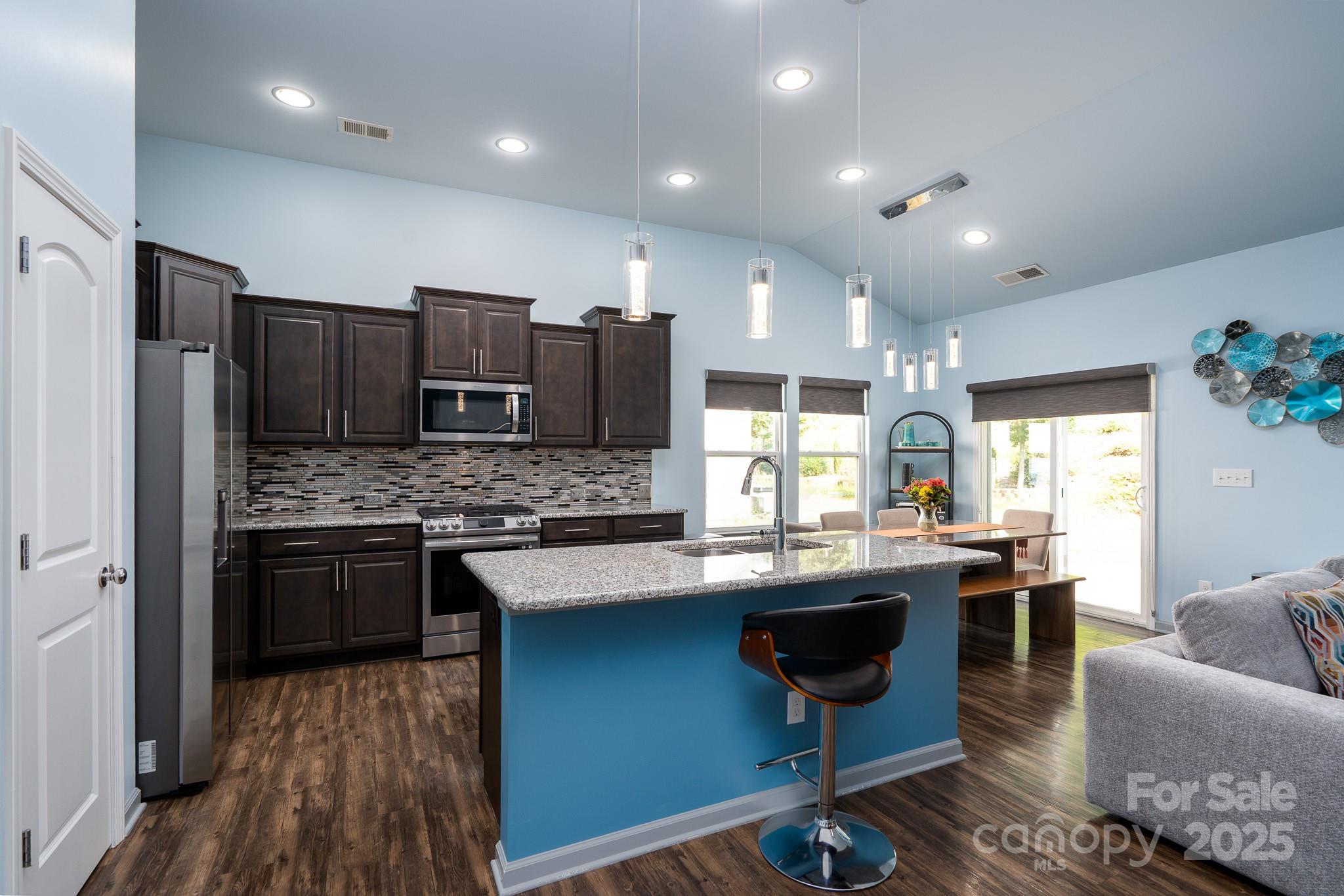 202 Paradise Hills Circle Property Photo 5