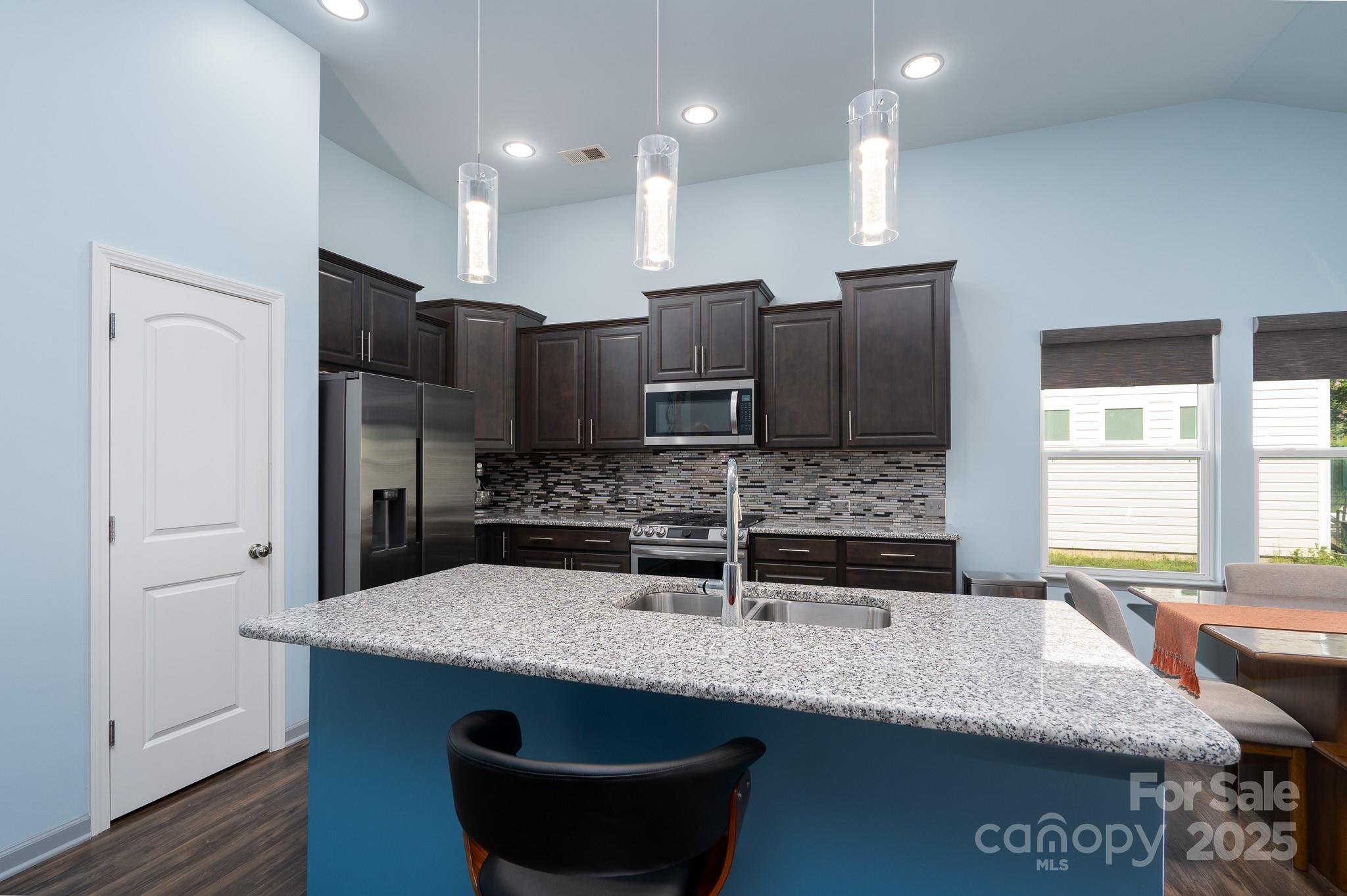 202 Paradise Hills Circle Property Photo 6