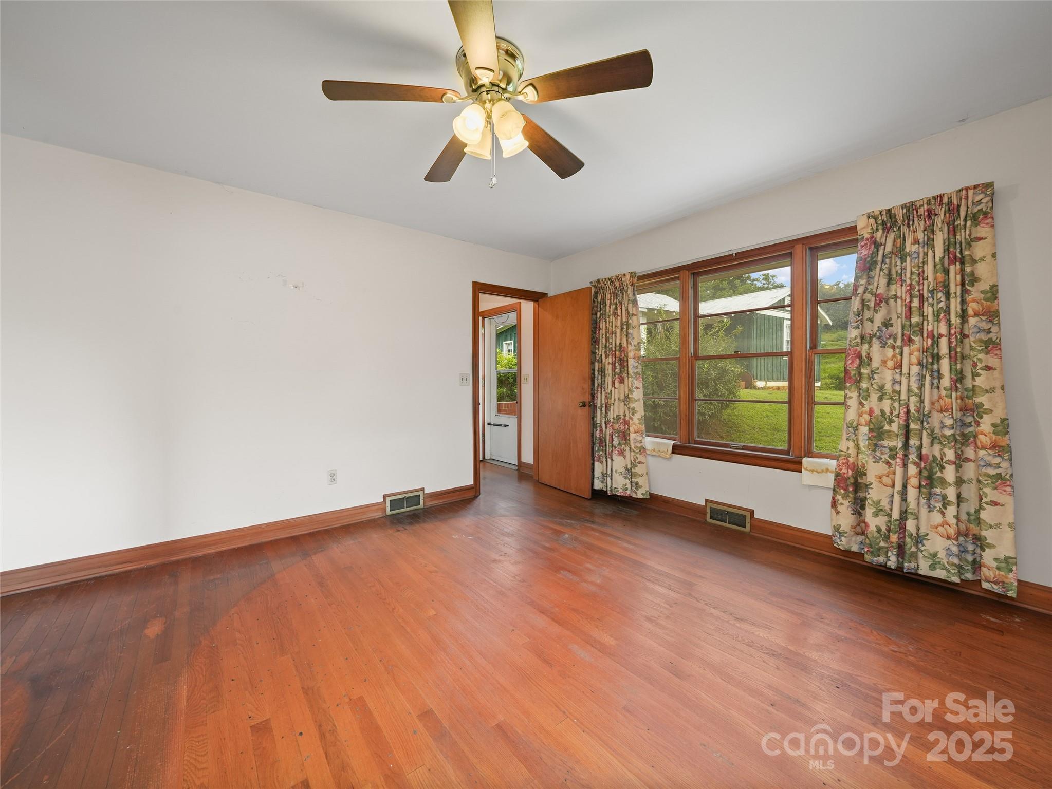 5 Noland Downs Road Property Photo 10
