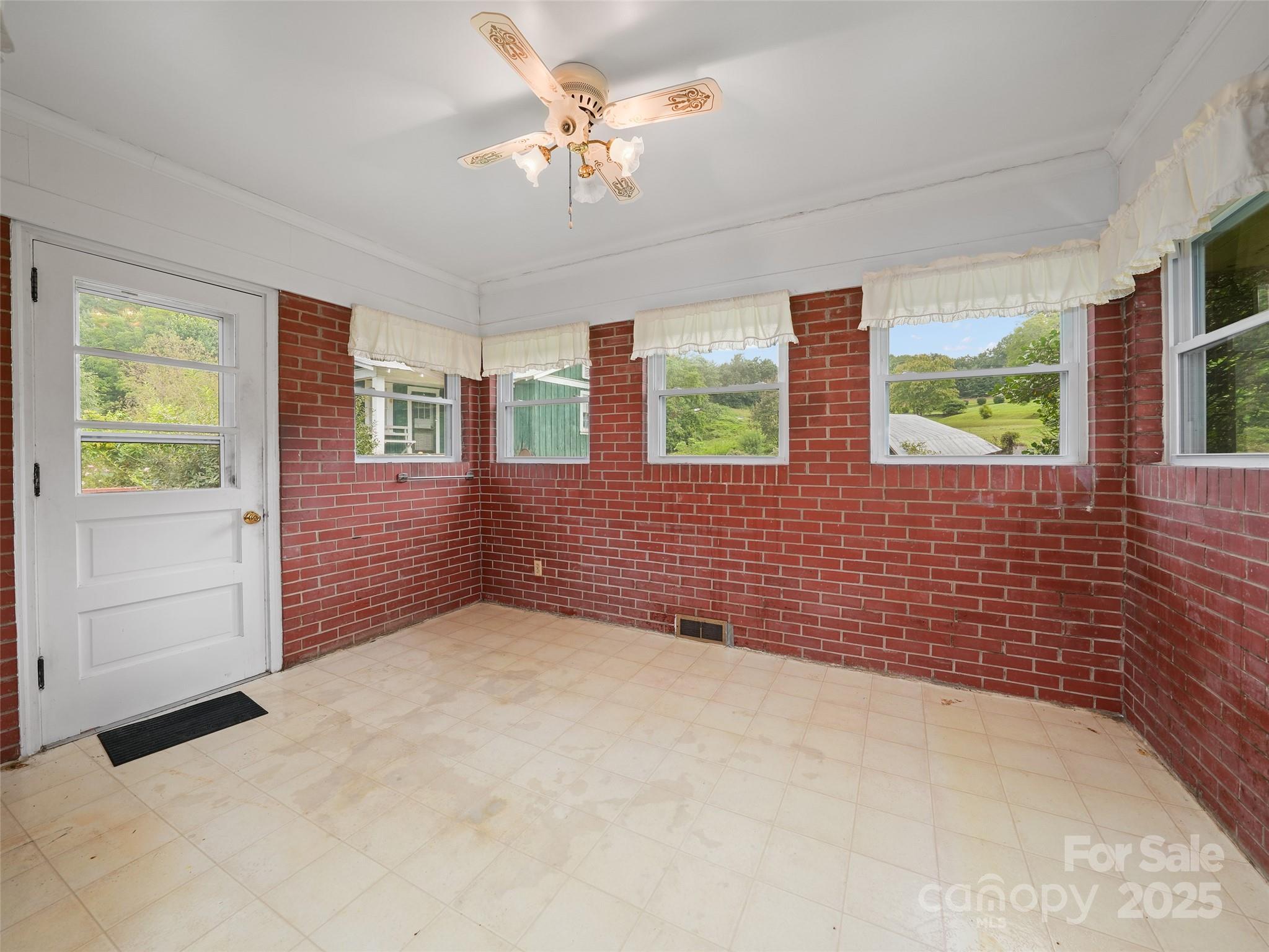 5 Noland Downs Road Property Photo 13