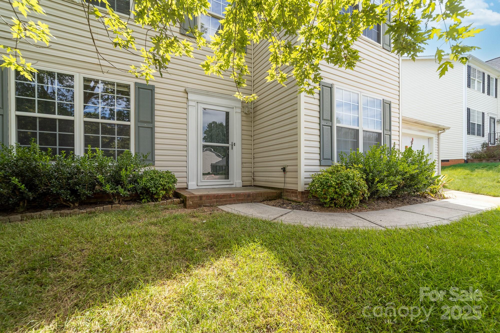 10422 Baskerville Avenue Property Photo 3