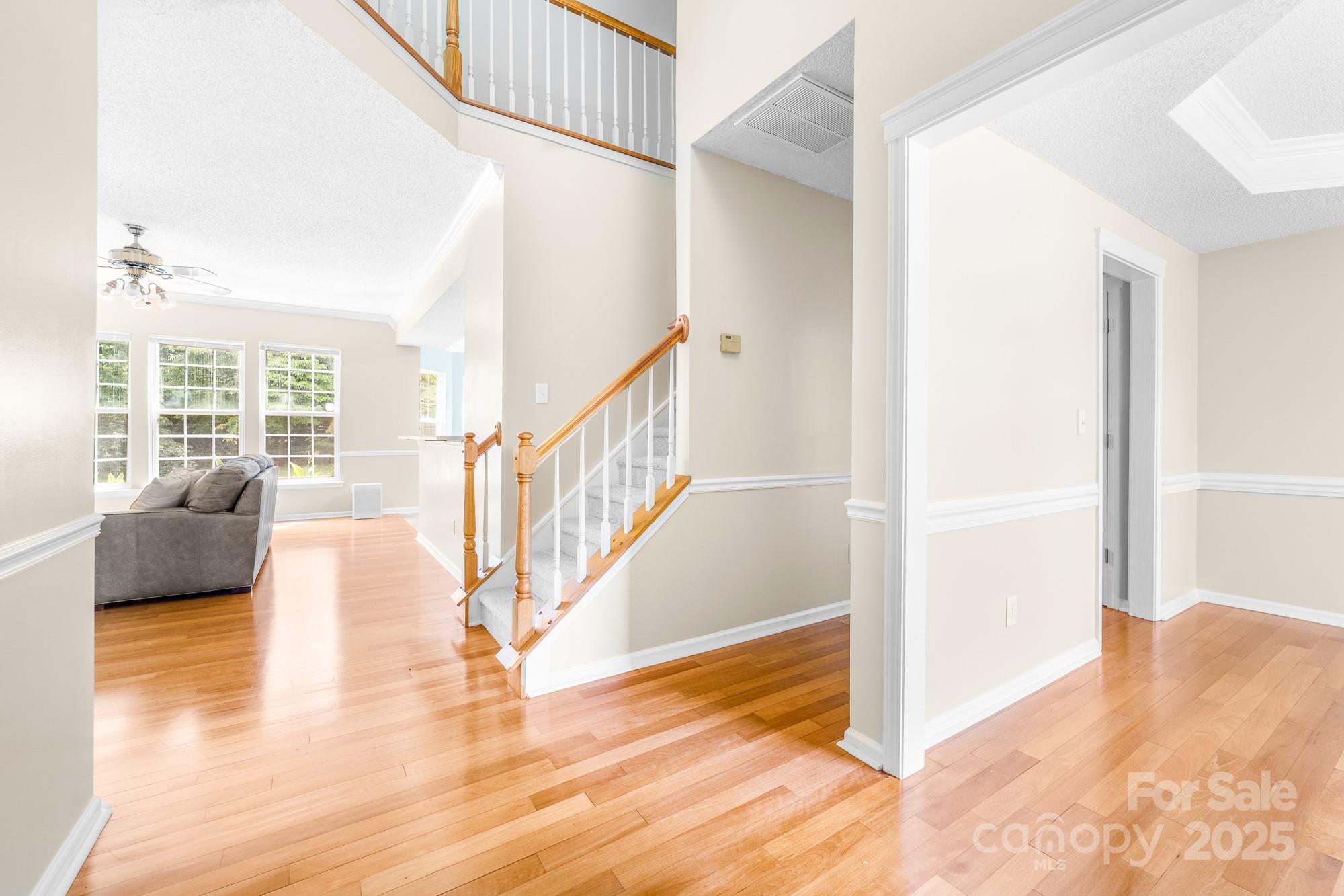 10422 Baskerville Avenue Property Photo 5