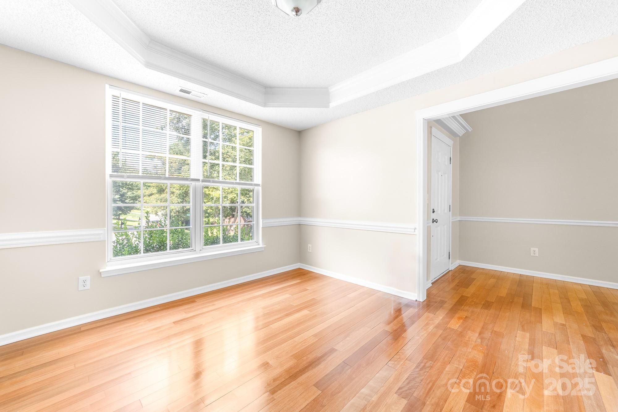 10422 Baskerville Avenue Property Photo 7