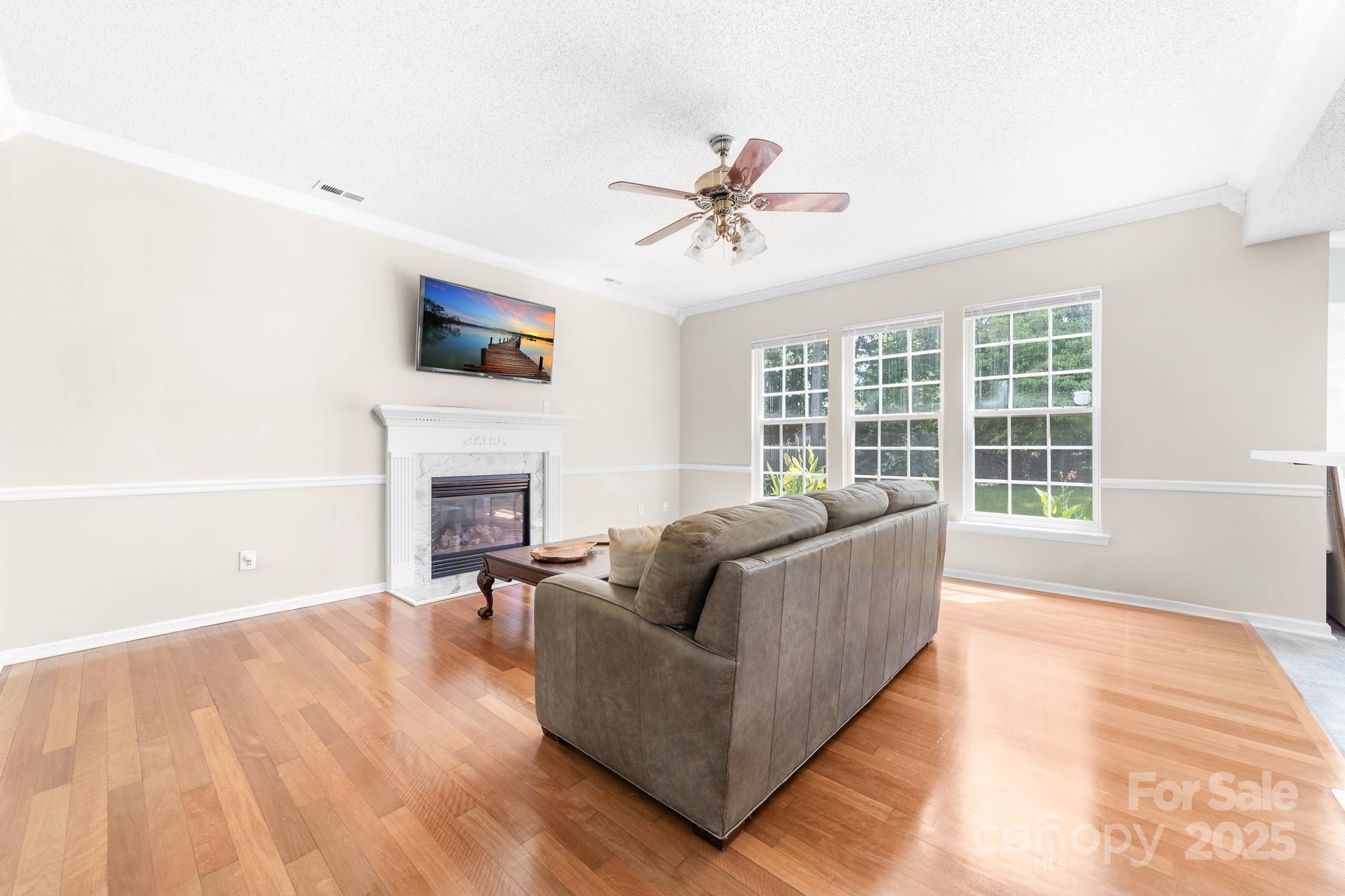 10422 Baskerville Avenue Property Photo 9