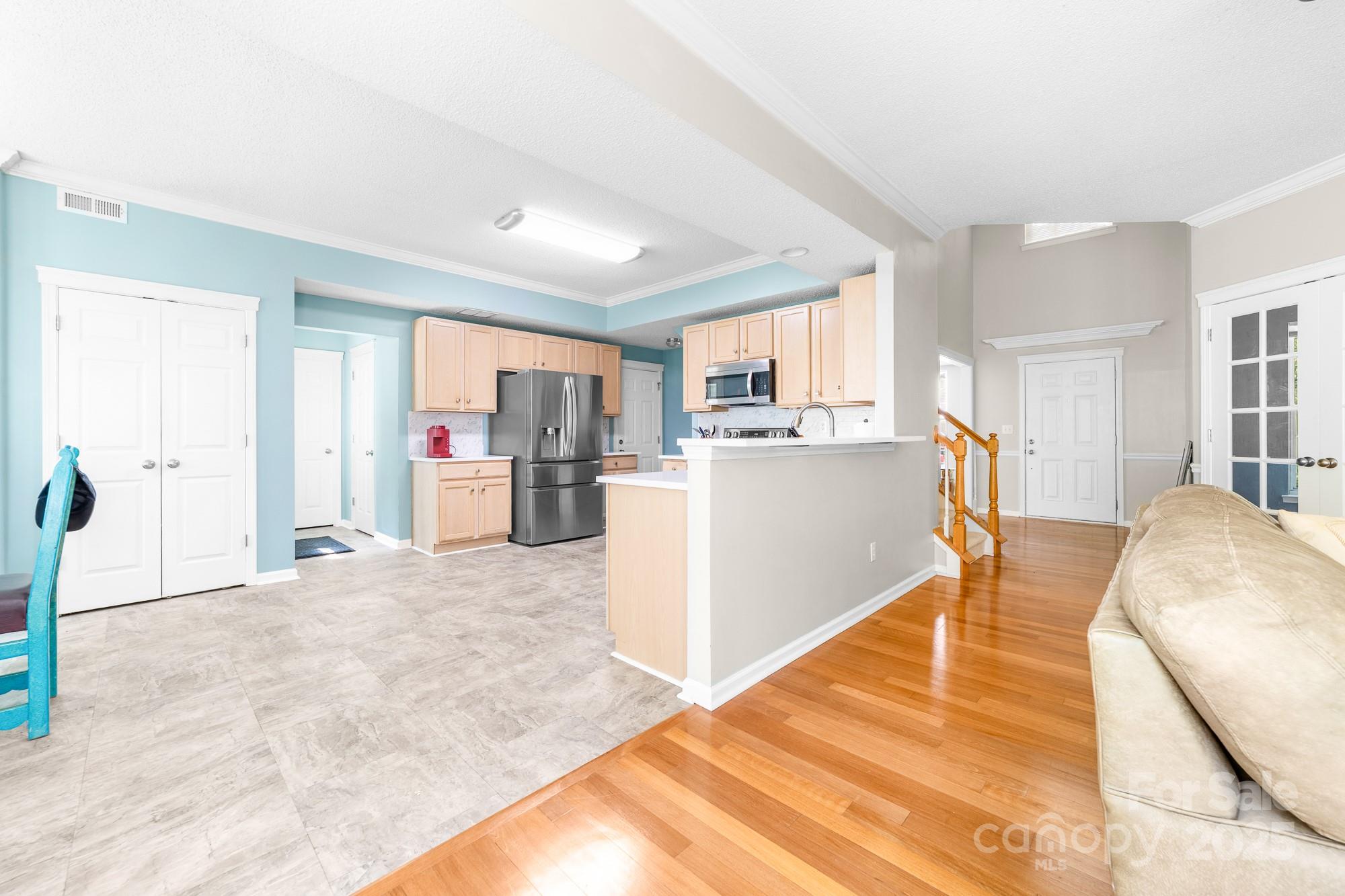 10422 Baskerville Avenue Property Photo 11