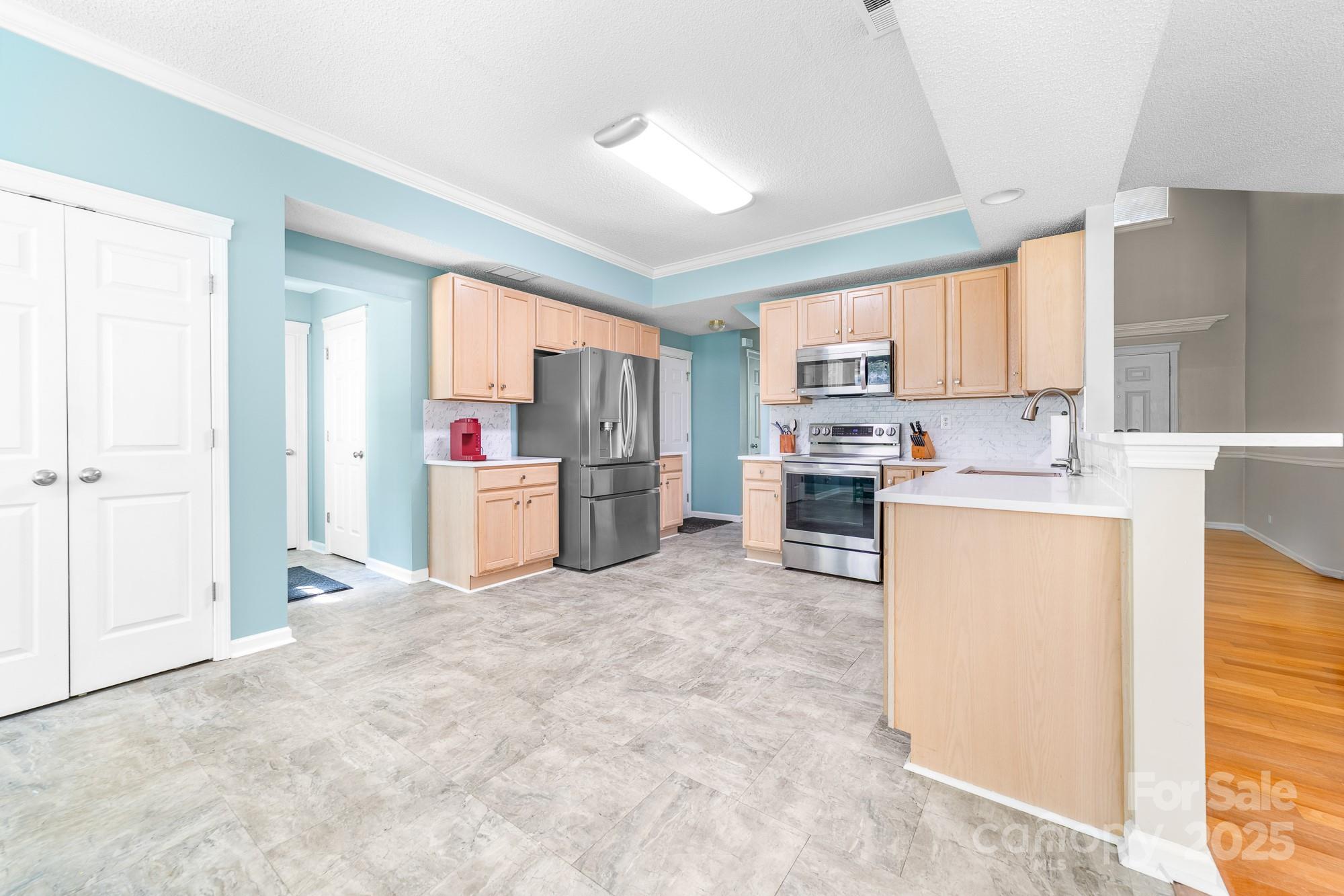 10422 Baskerville Avenue Property Photo 12