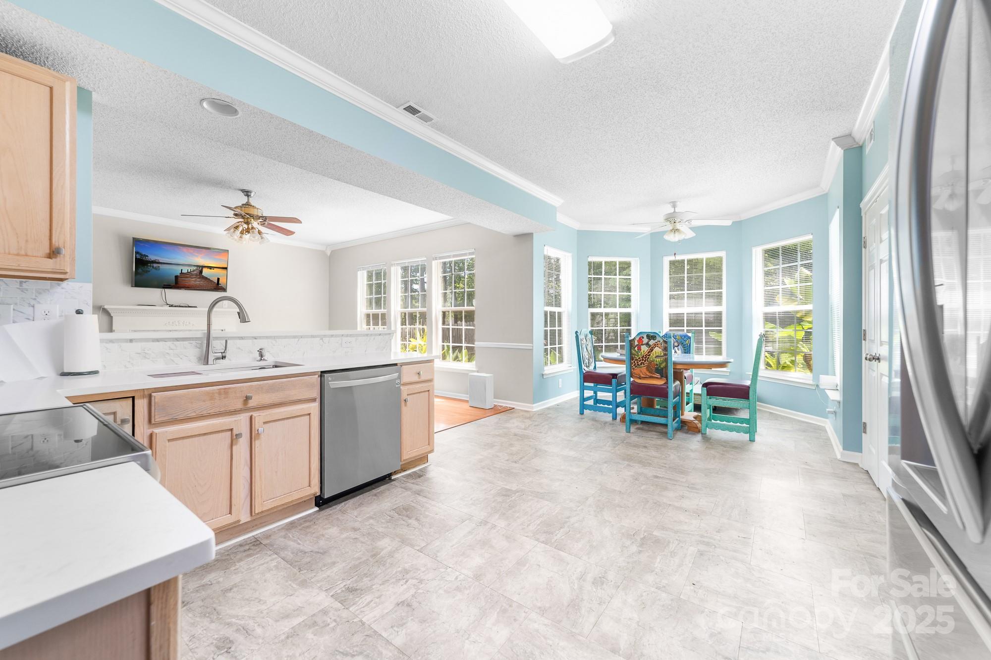 10422 Baskerville Avenue Property Photo 14