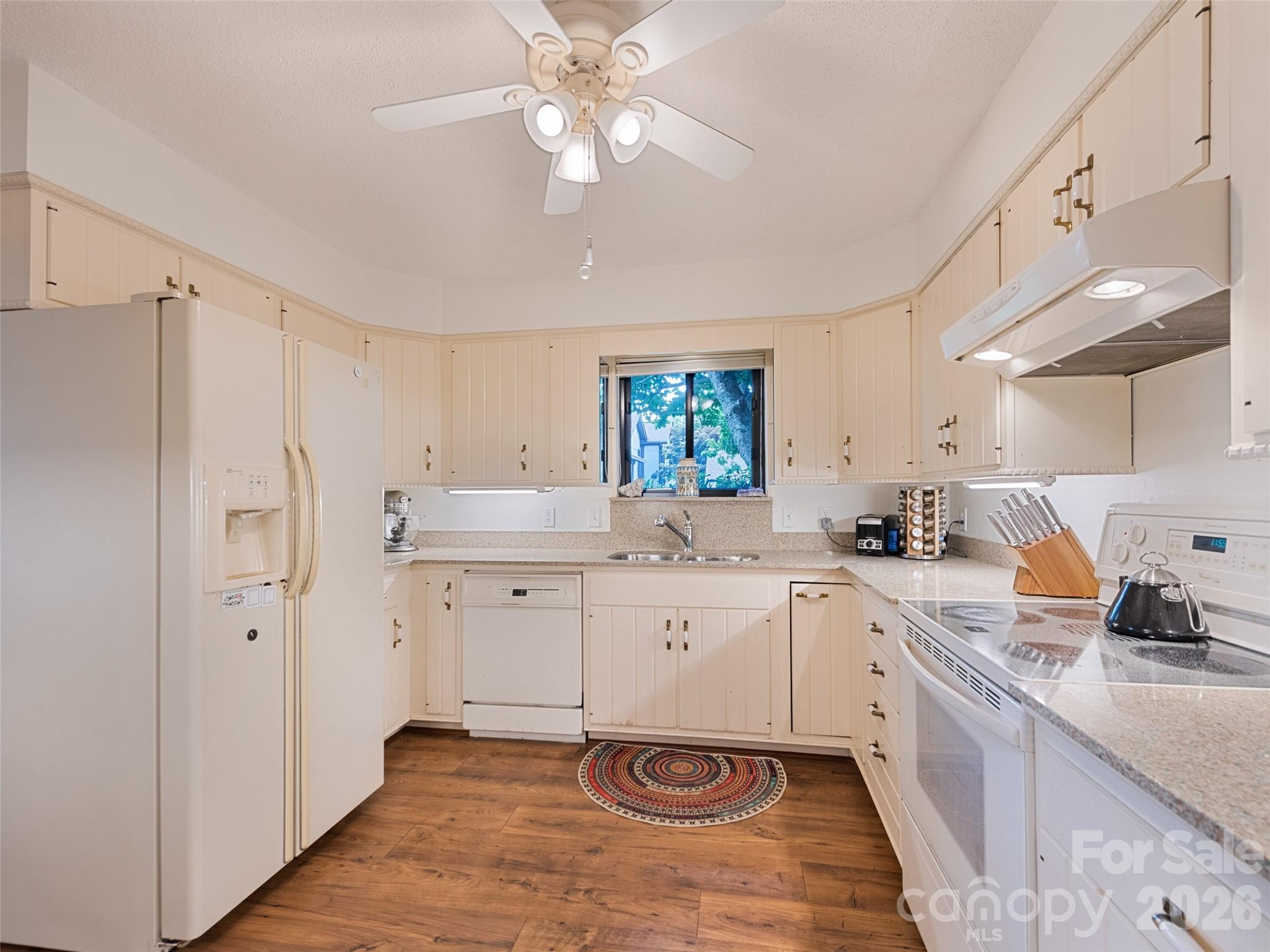 602 Fleetwood Plaza Property Photo 9