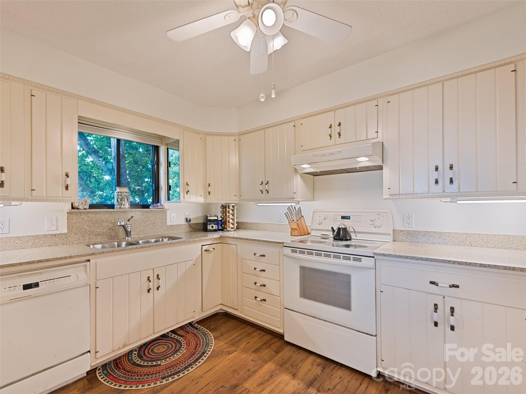 602 Fleetwood Plaza Property Photo 10
