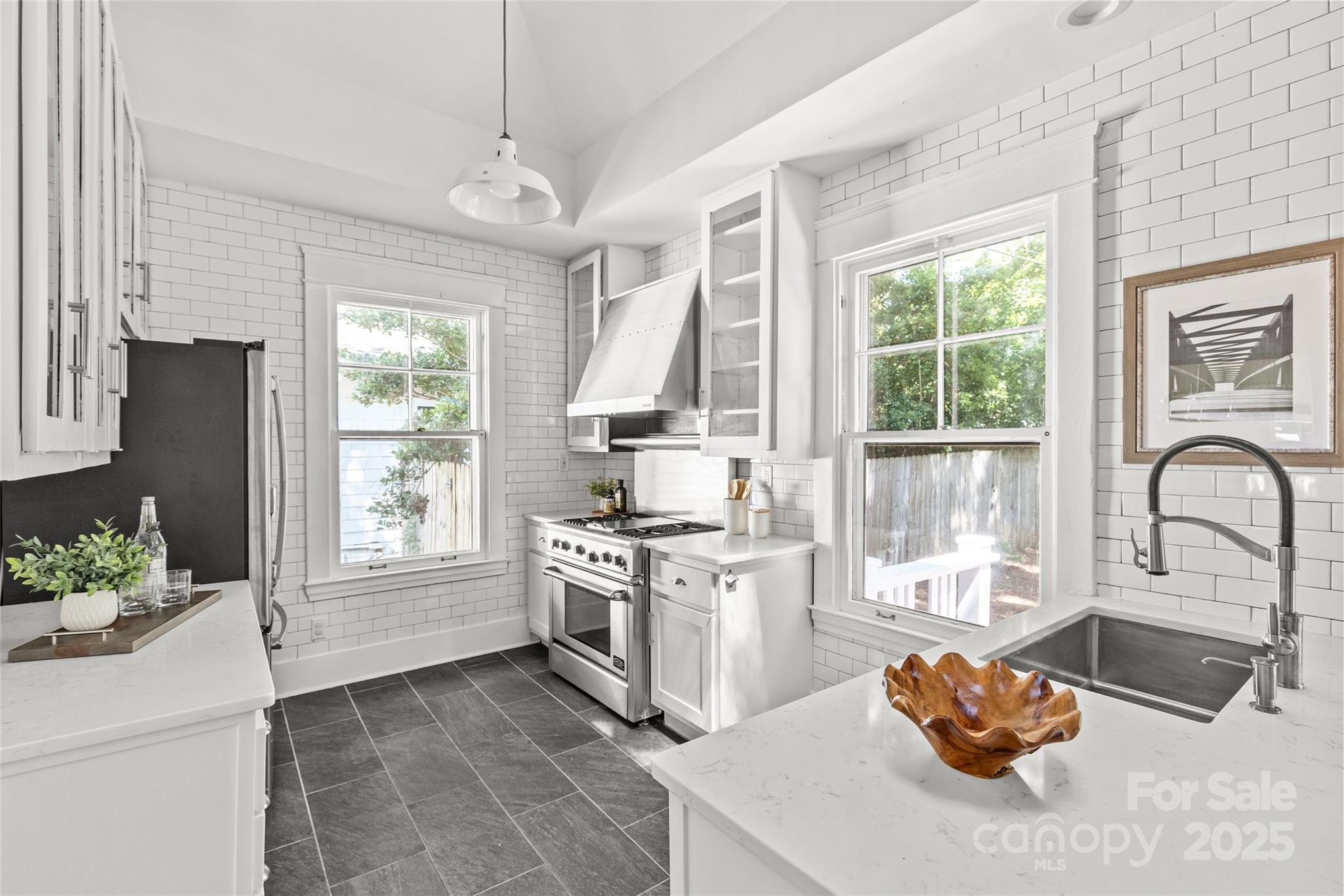 1412 Thomas Avenue Property Photo 3