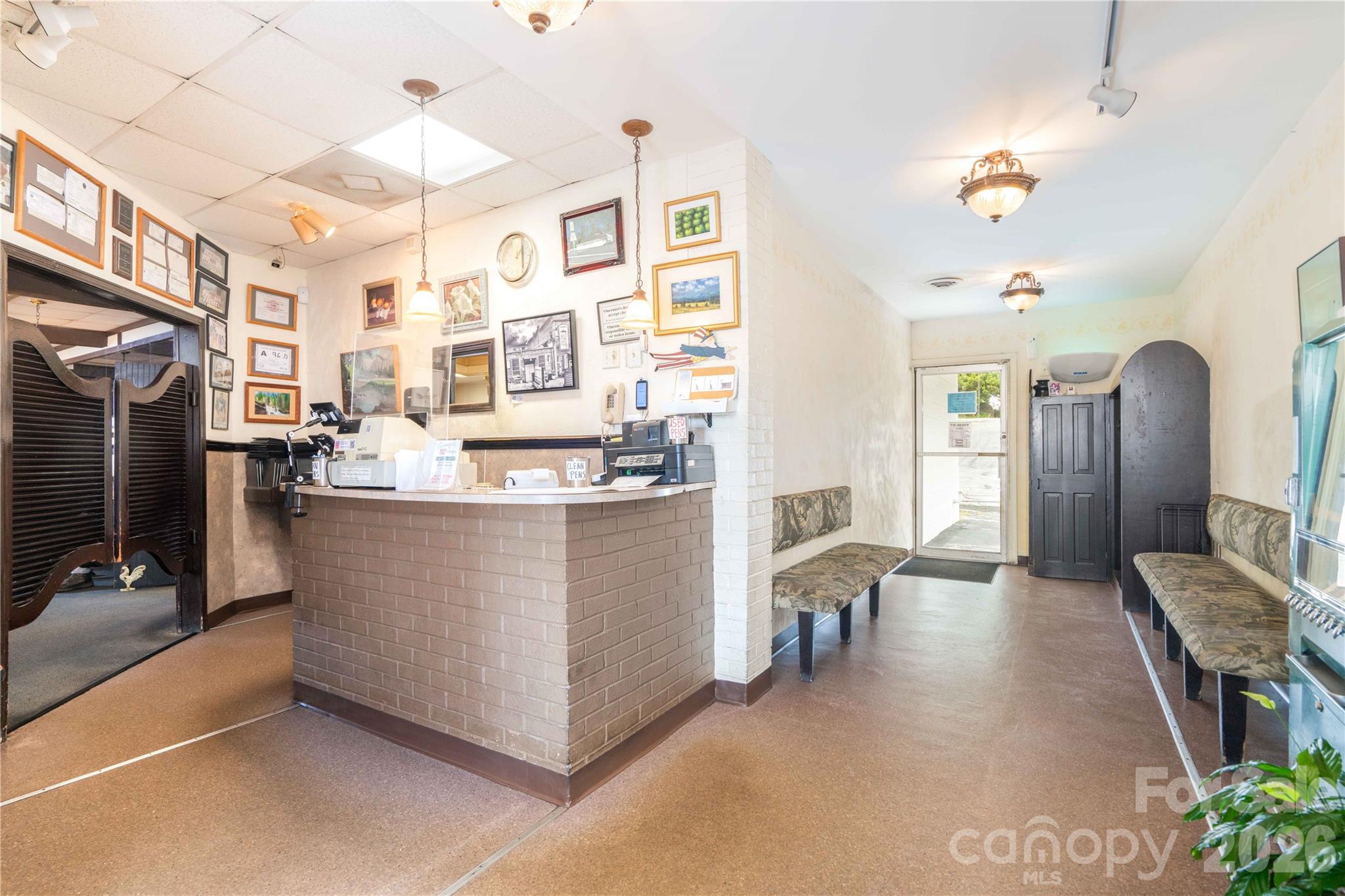 3449 Robinhood Road Property Photo 8