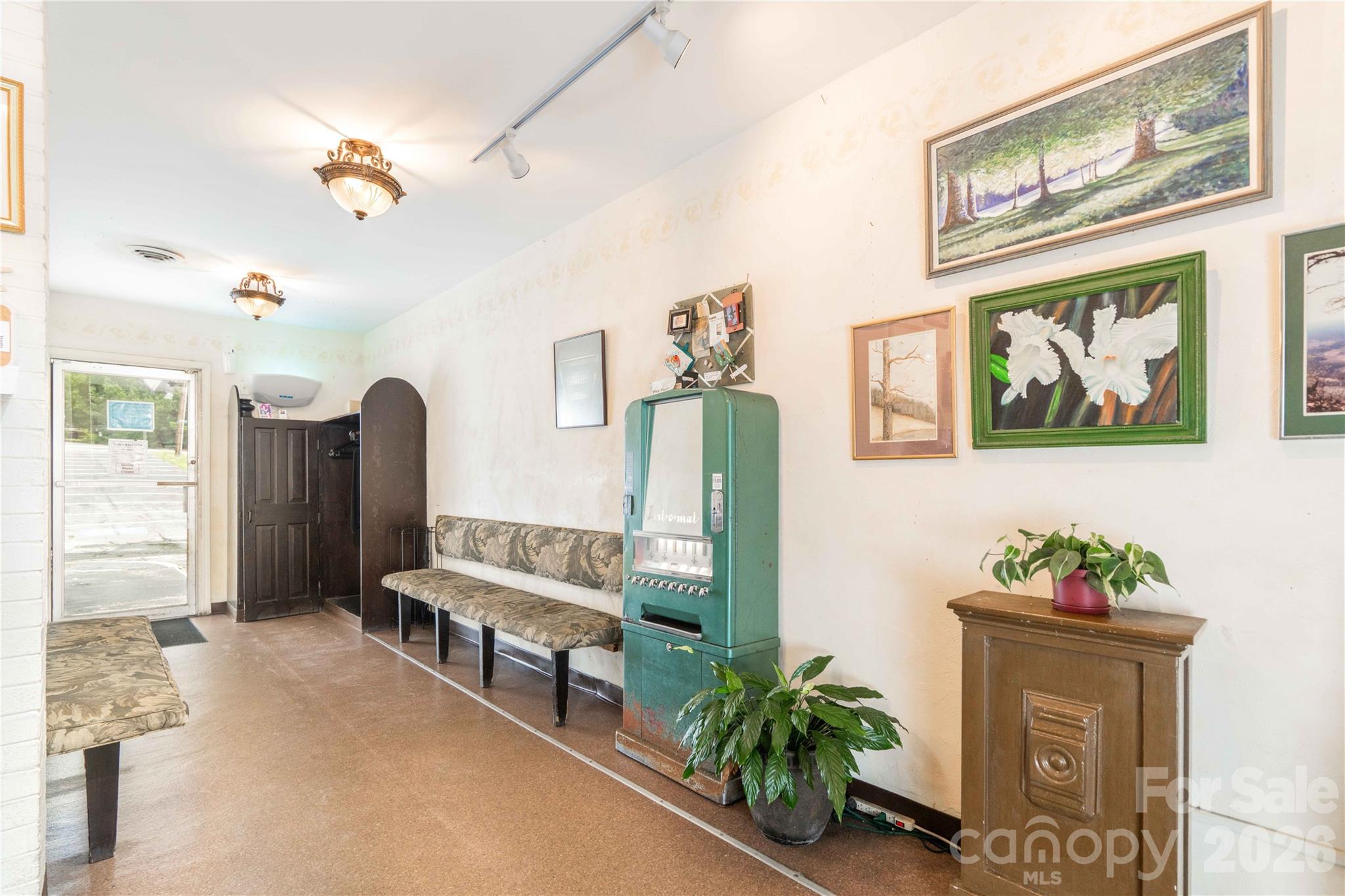 3449 Robinhood Road Property Photo 10