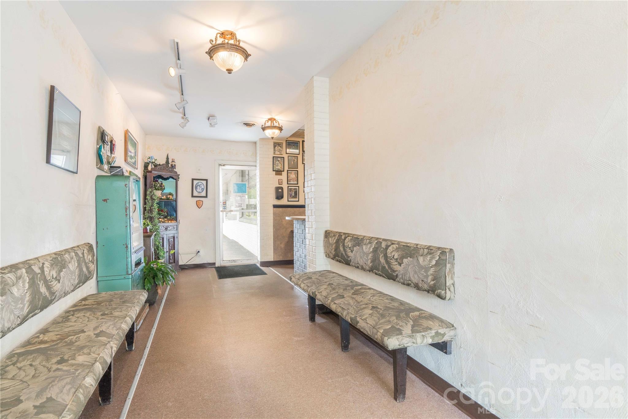 3449 Robinhood Road Property Photo 11