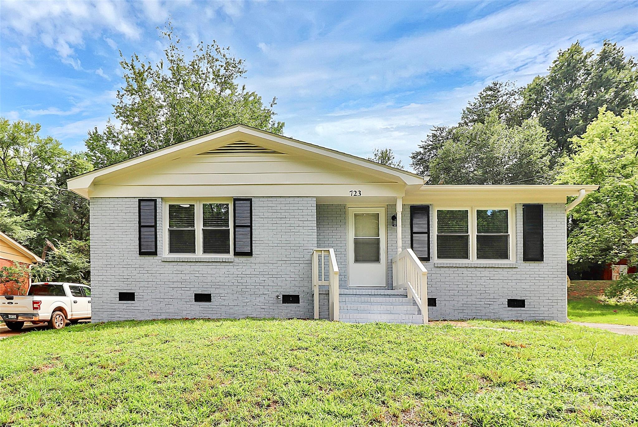 723 Edgegreen Drive Property Photo 1