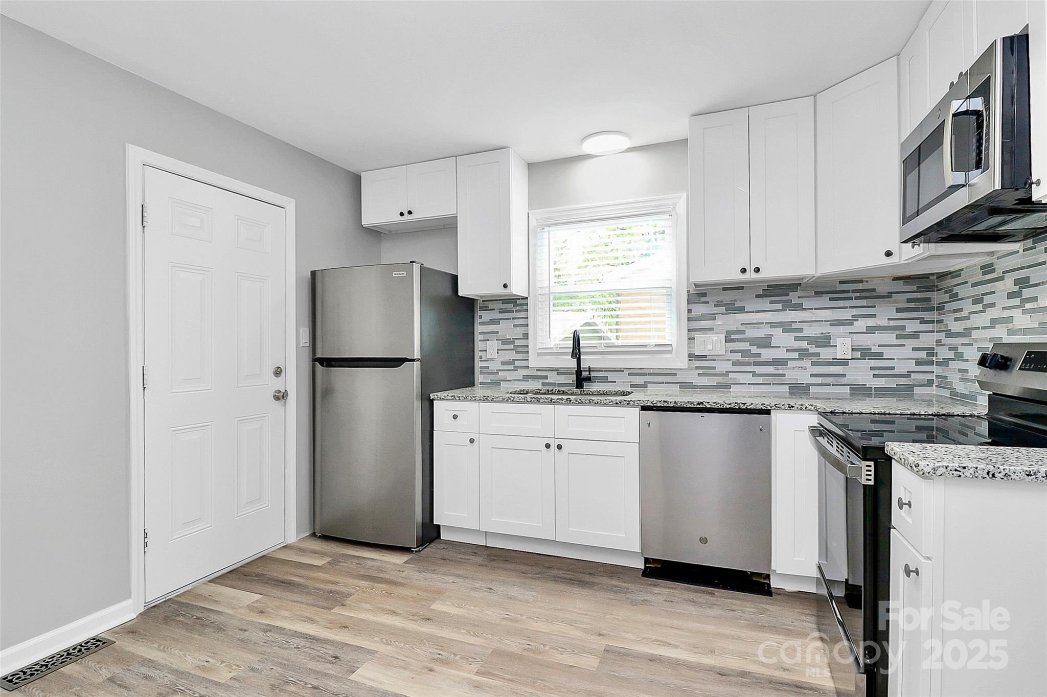 723 Edgegreen Drive Property Photo 6