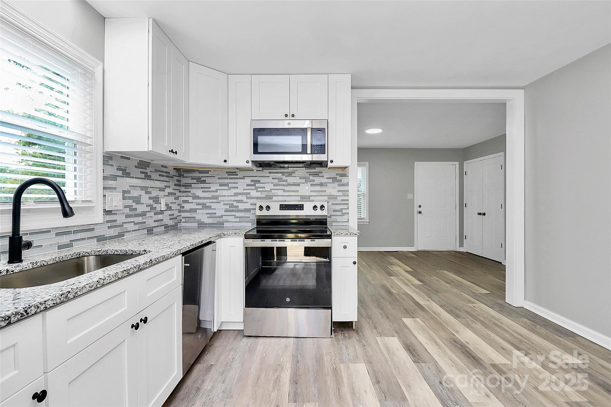 723 Edgegreen Drive Property Photo 8