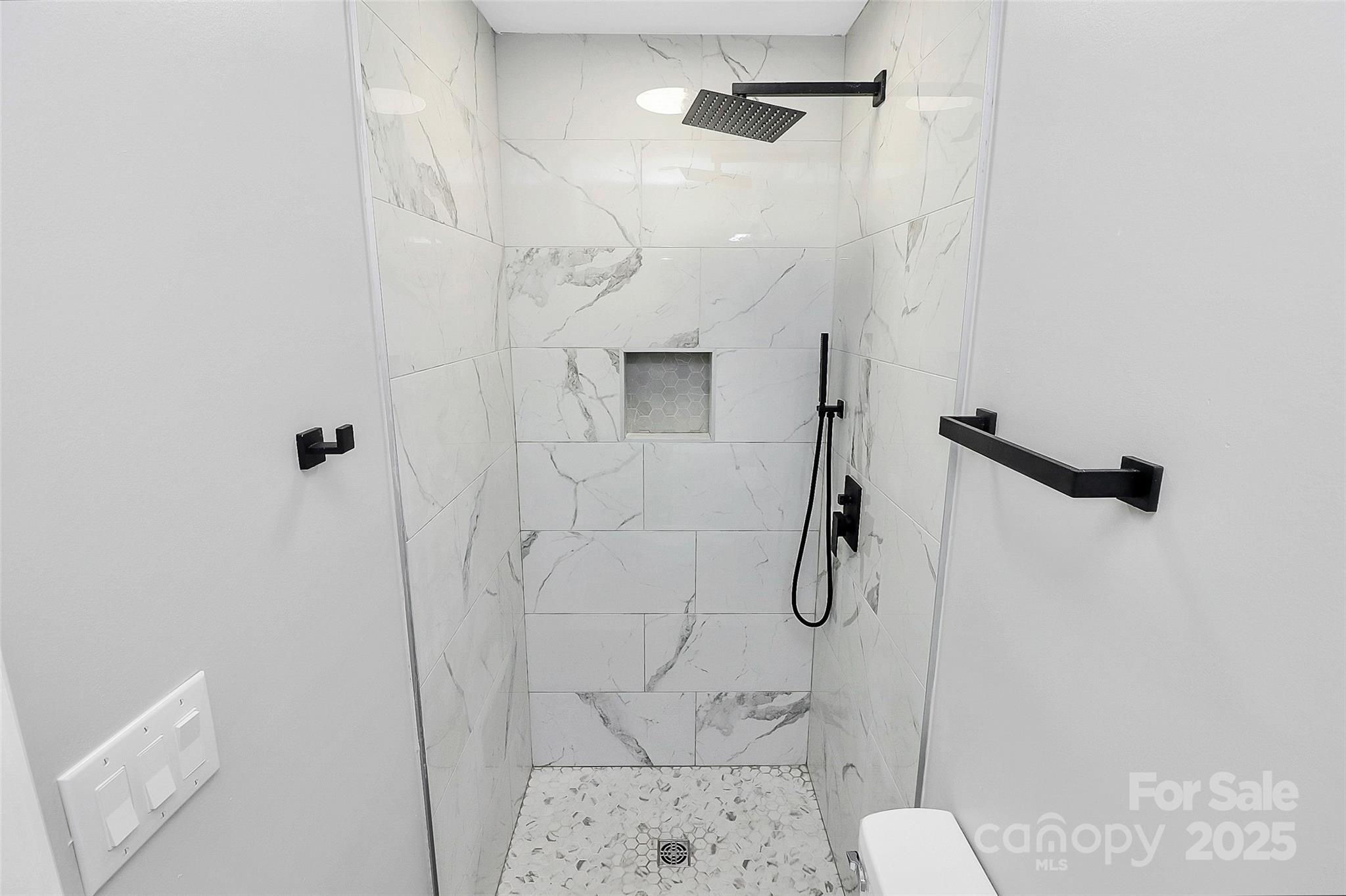 723 Edgegreen Drive Property Photo 15