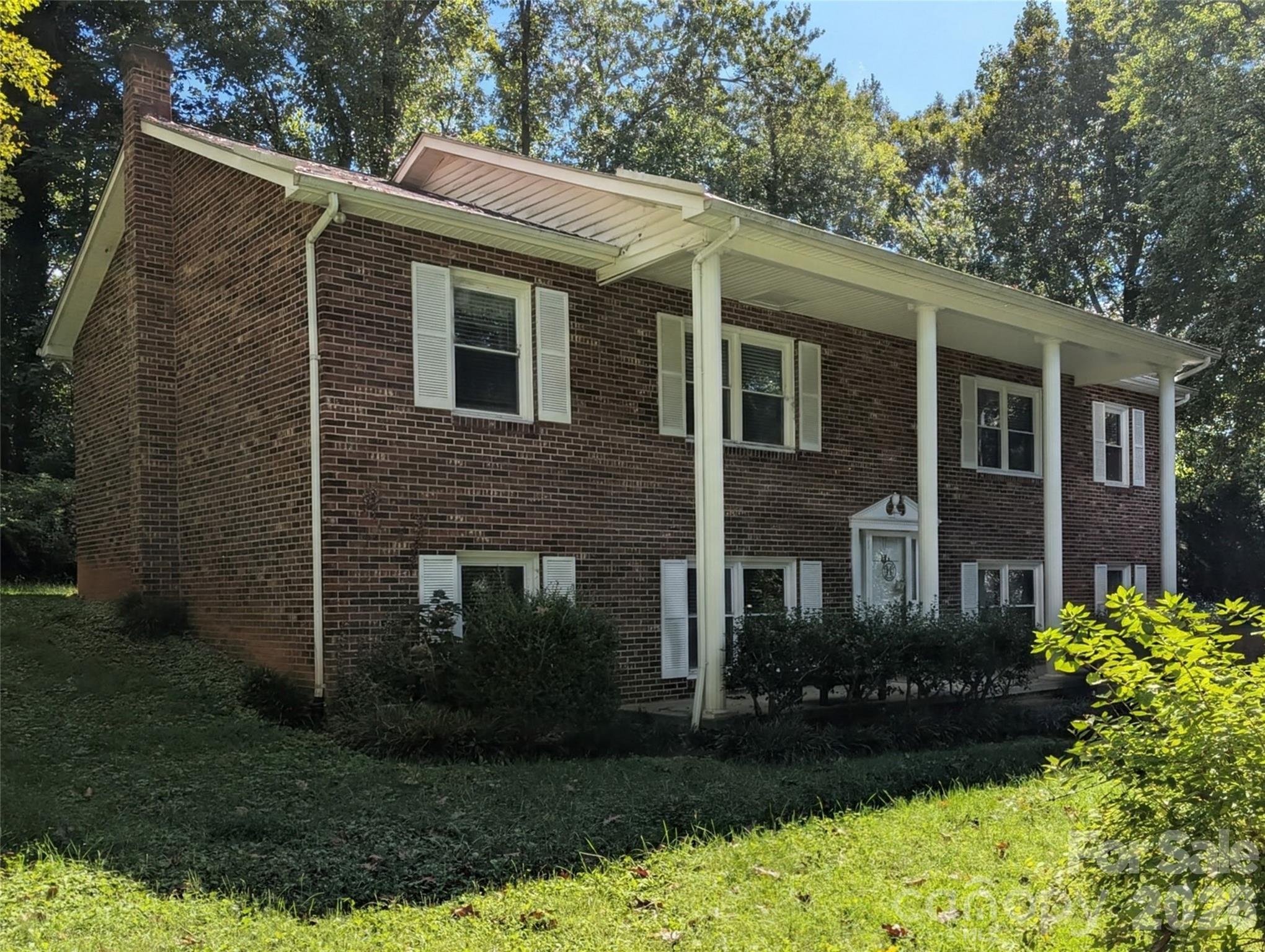 3065 Woodstream Drive Property Photo 1