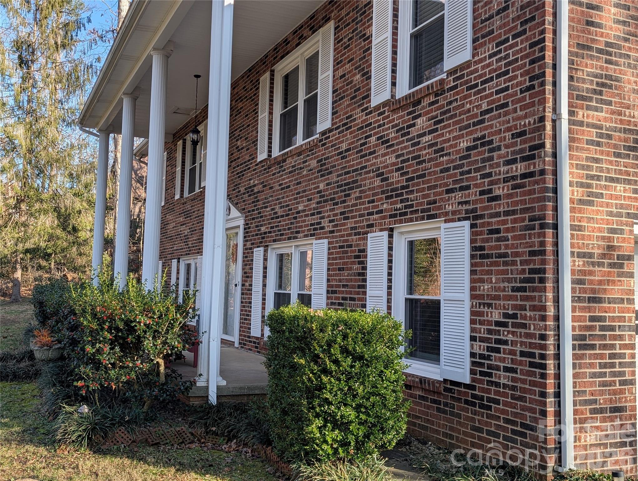 3065 Woodstream Drive Property Photo 4