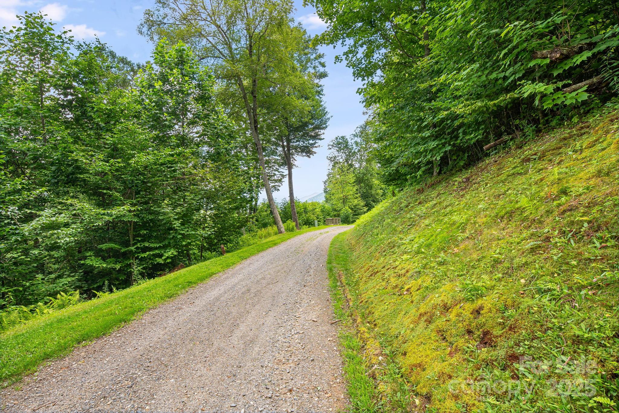 1617 Mountain Gait Drive 16 & 17 Property Photo 14