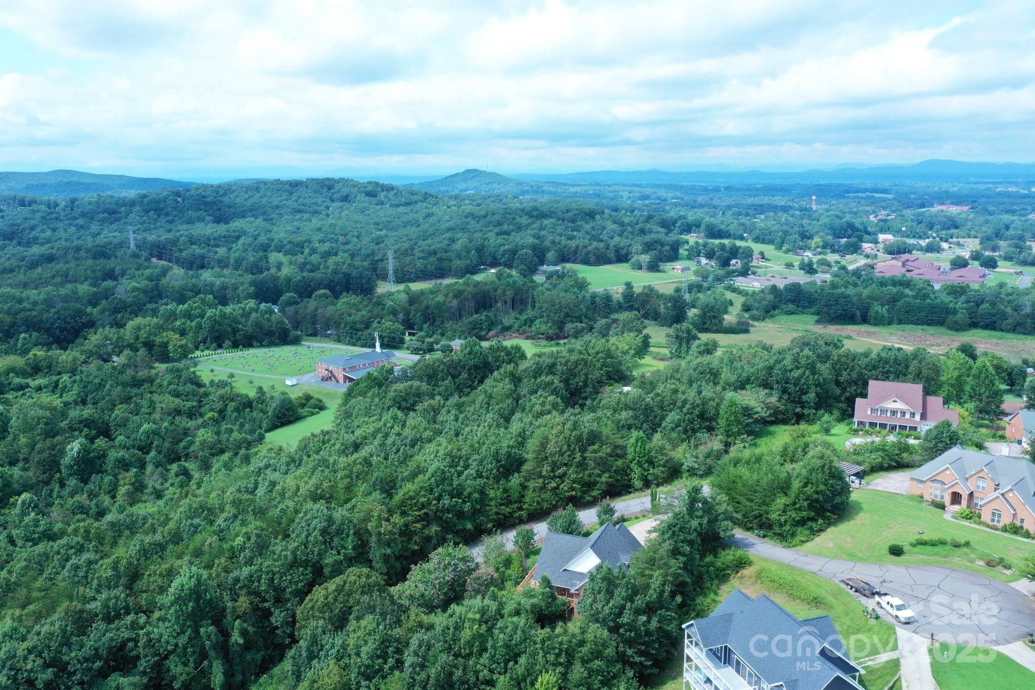 00 Pineknoll Drive 30 Property Photo 3