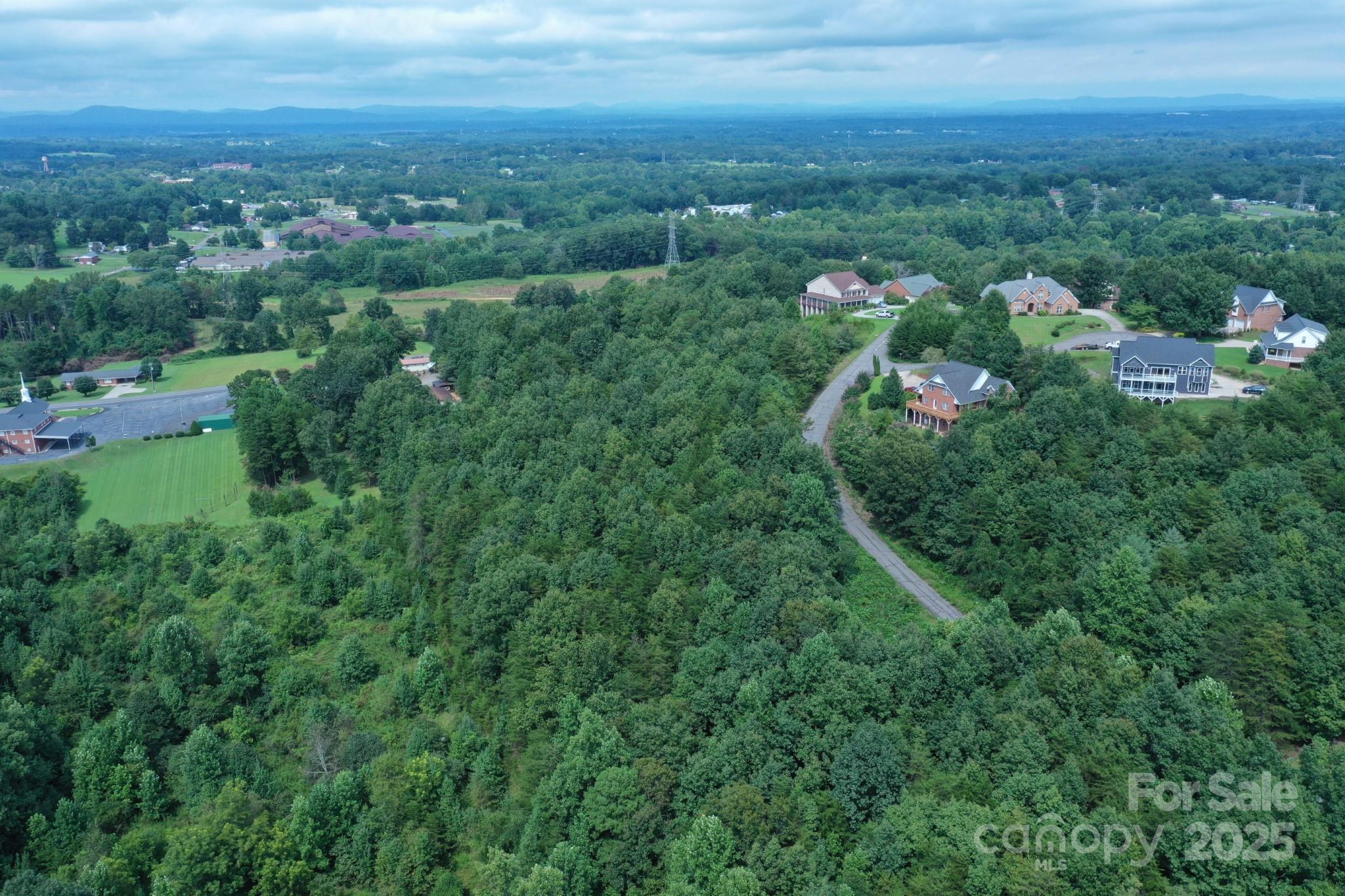 00 Pineknoll Drive 30 Property Photo 4