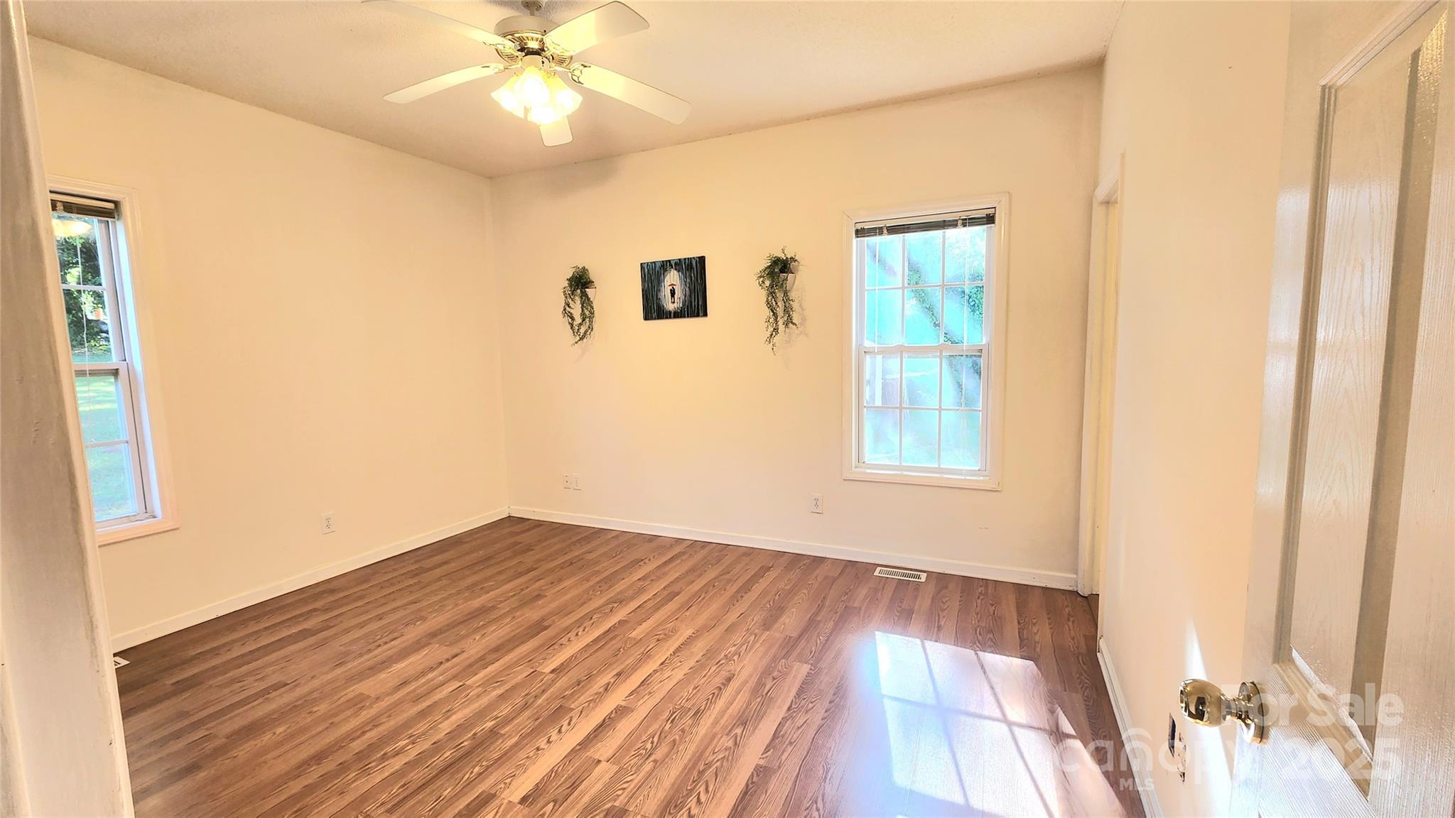 1066 Tremont Avenue Property Photo 9