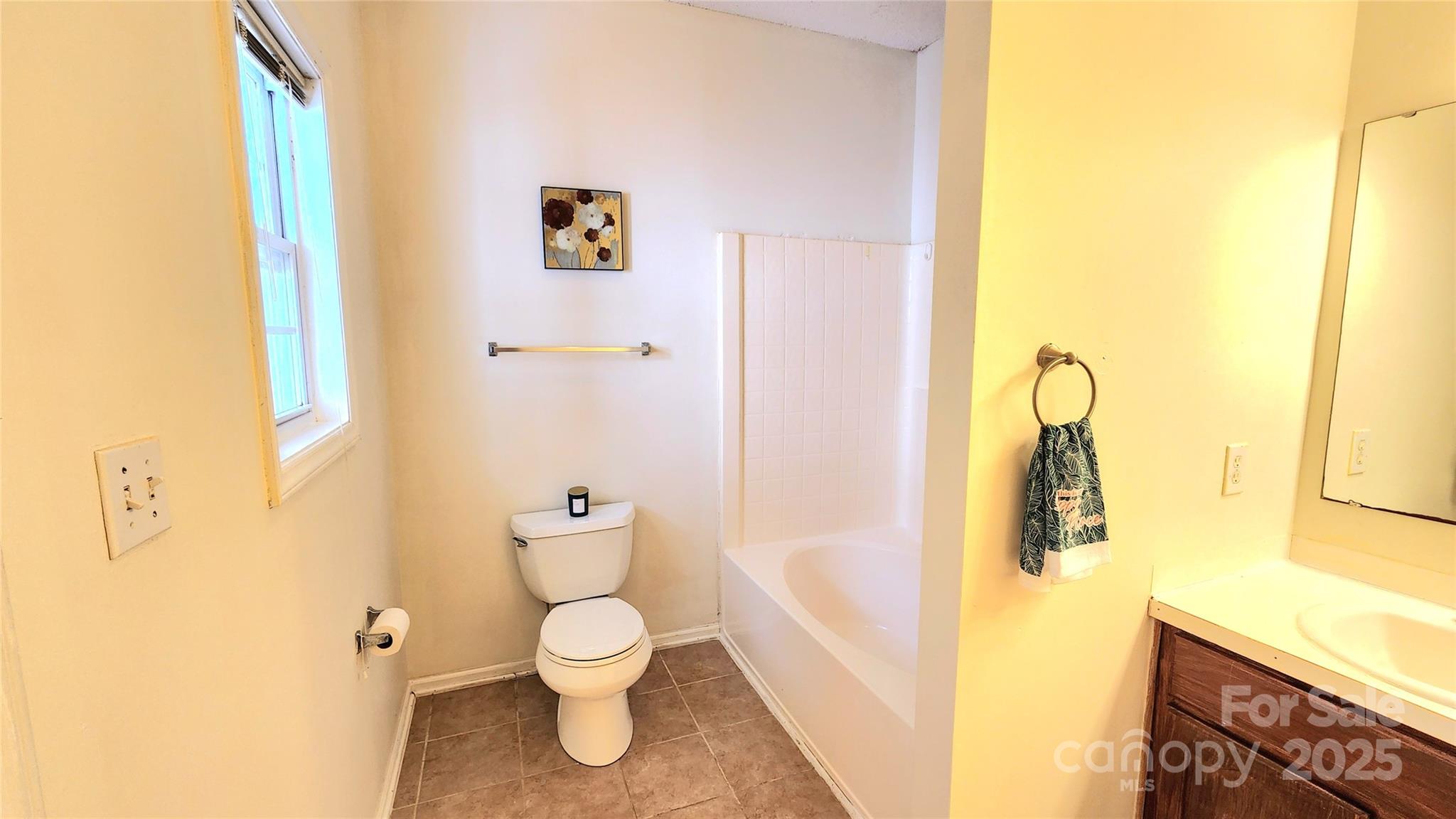 1066 Tremont Avenue Property Photo 11