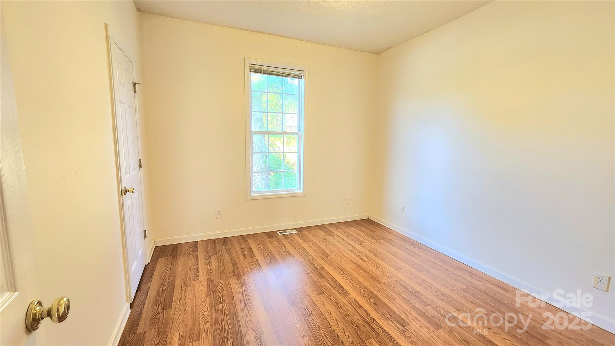 1066 Tremont Avenue Property Photo 15