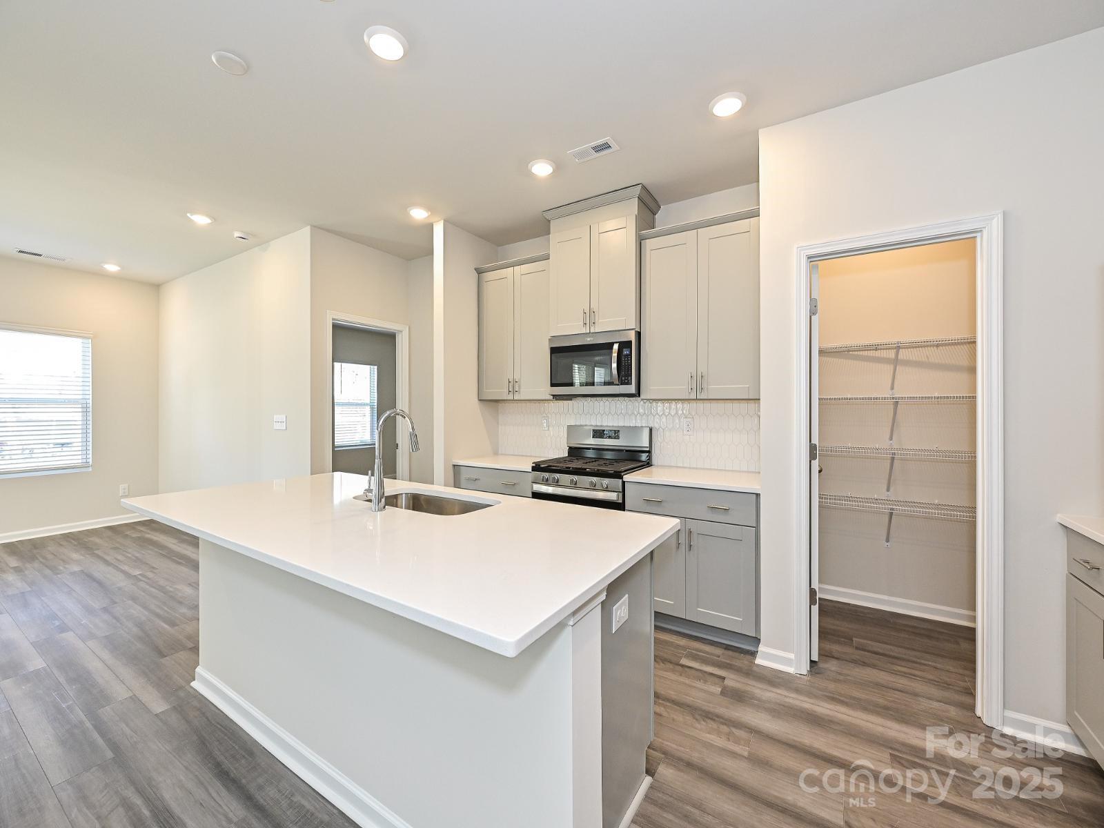 716 Palmer Pendleton Way Property Photo 2