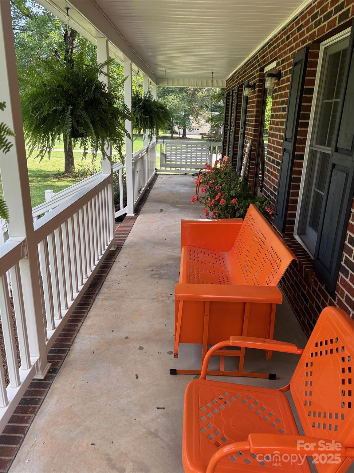 912 Redwood Lane Property Photo 3