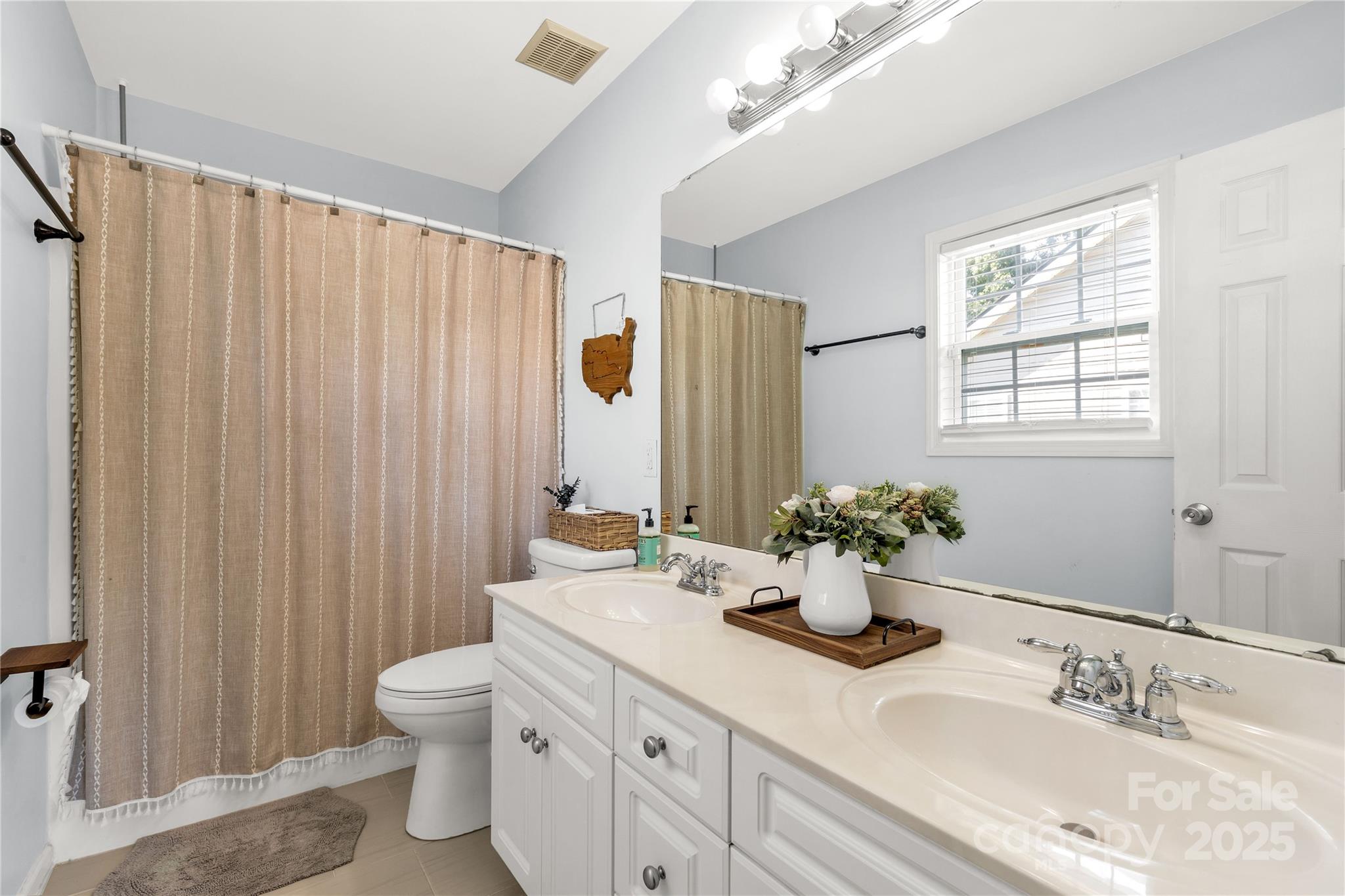 808 Painted Lady Court Property Photo 16