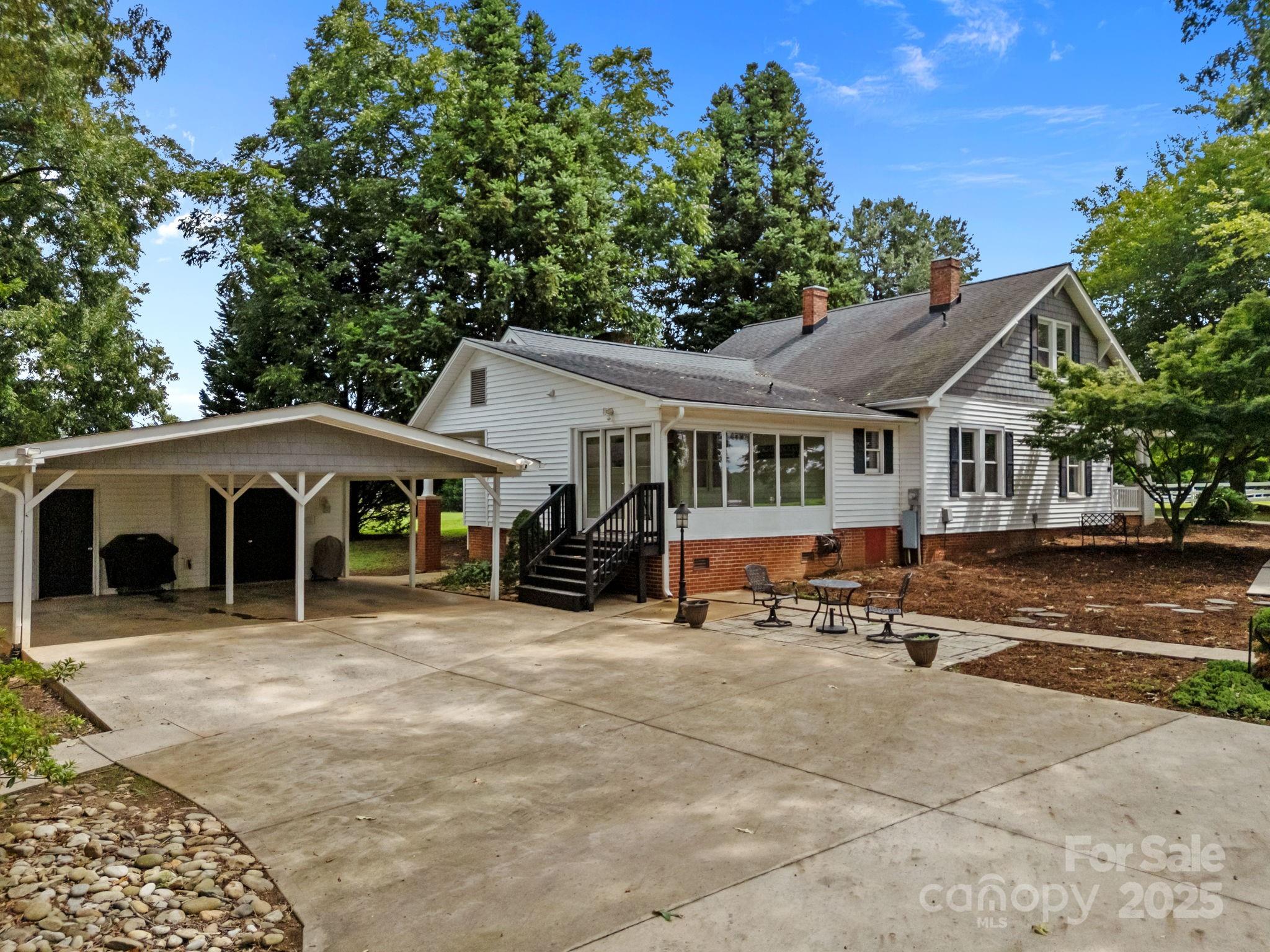 8900 Old Concord Road Property Photo 3