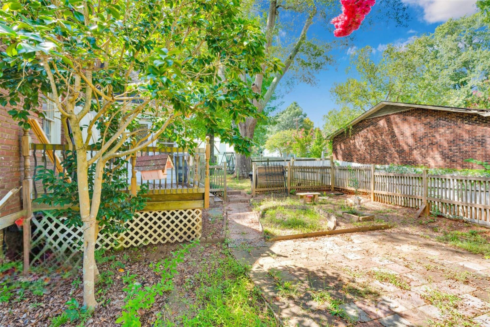 409 Gold Street Property Photo 7