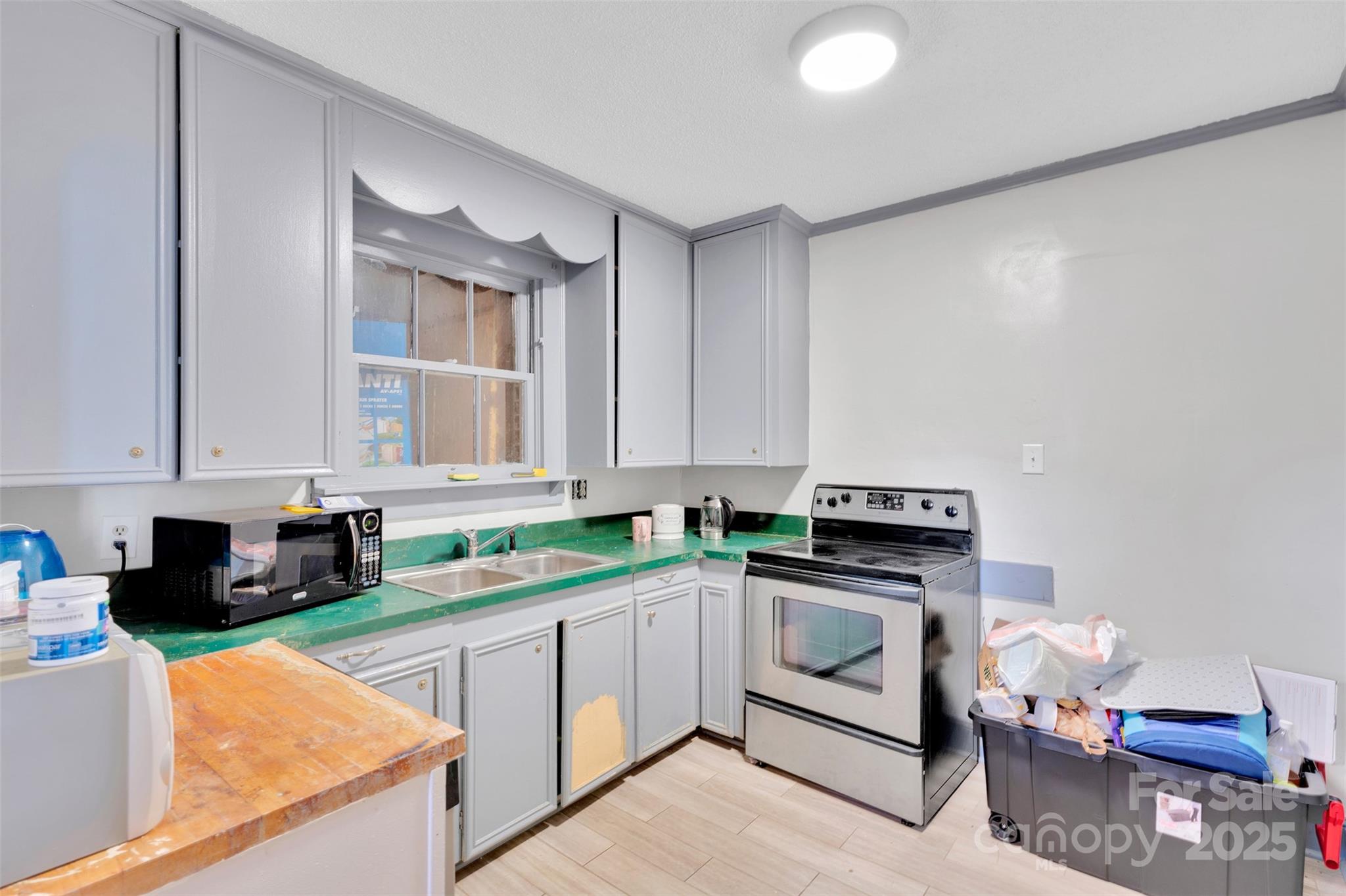 409 Gold Street Property Photo 13
