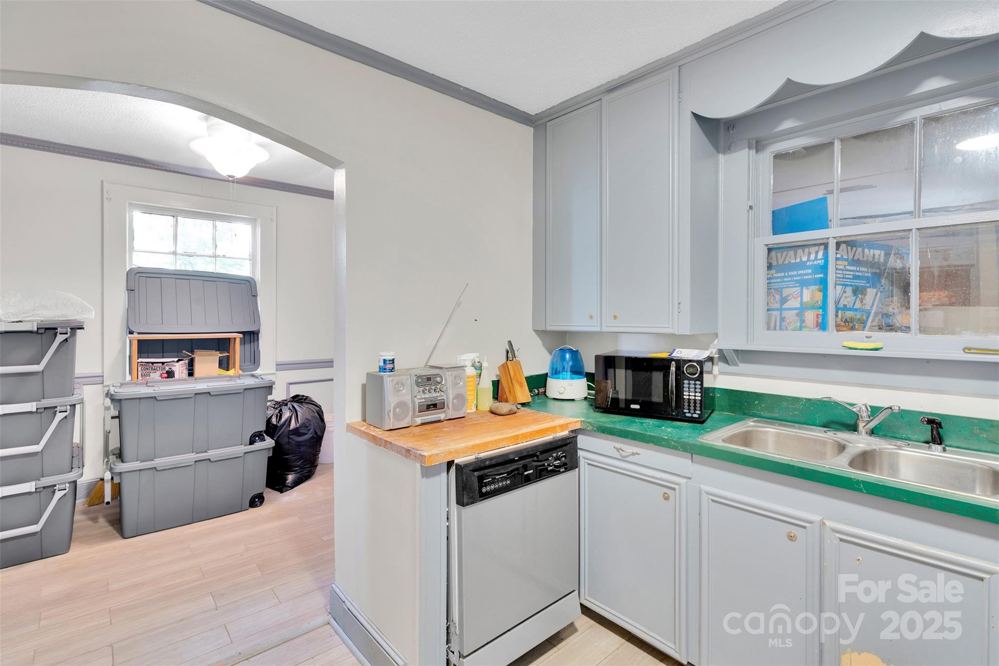 409 Gold Street Property Photo 14