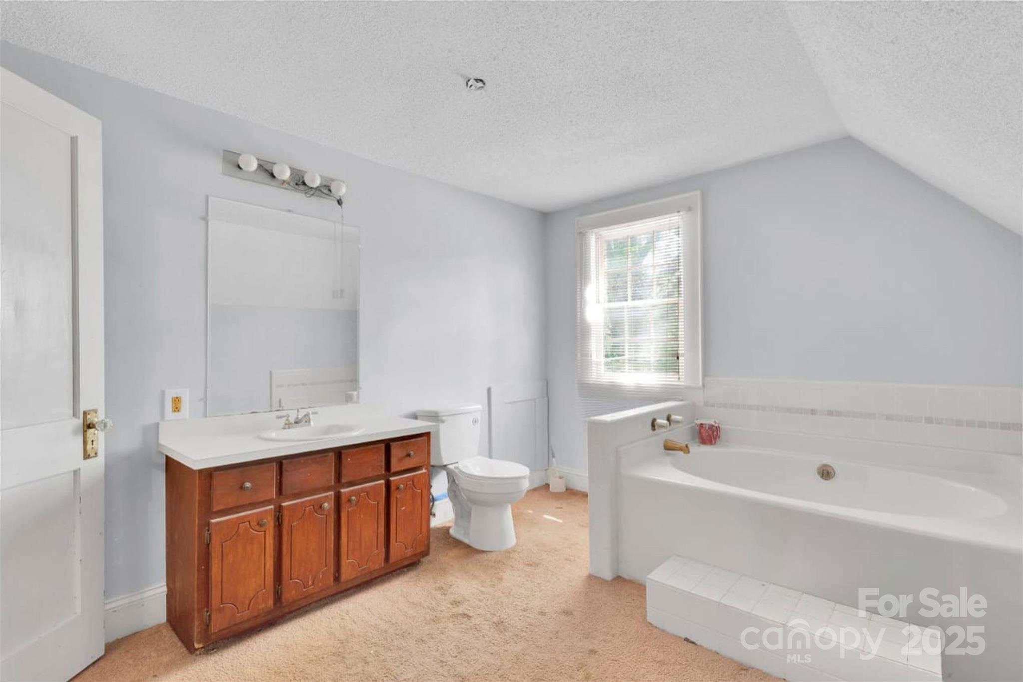409 Gold Street Property Photo 16