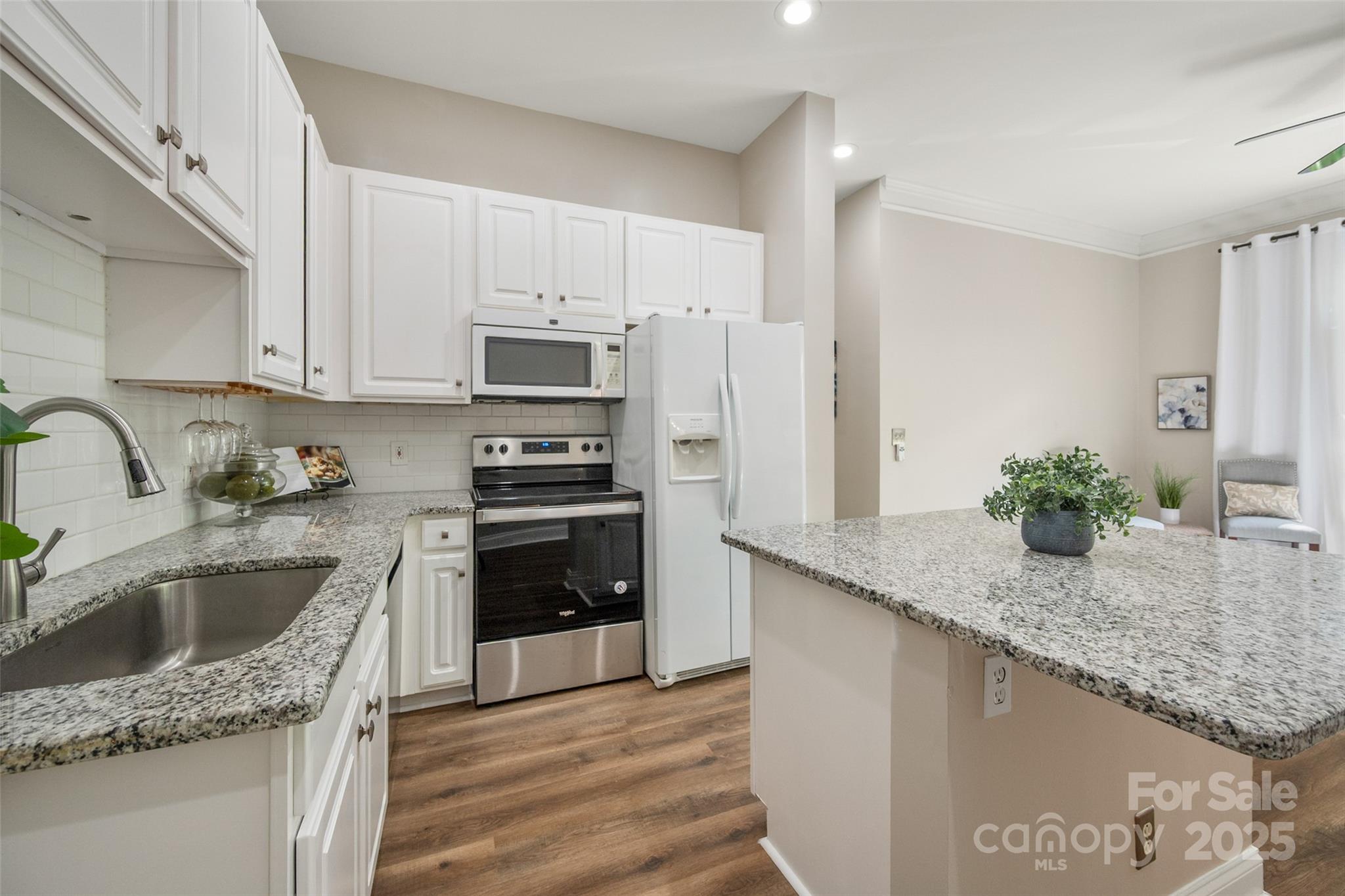 627 Garden District Drive Property Photo 4