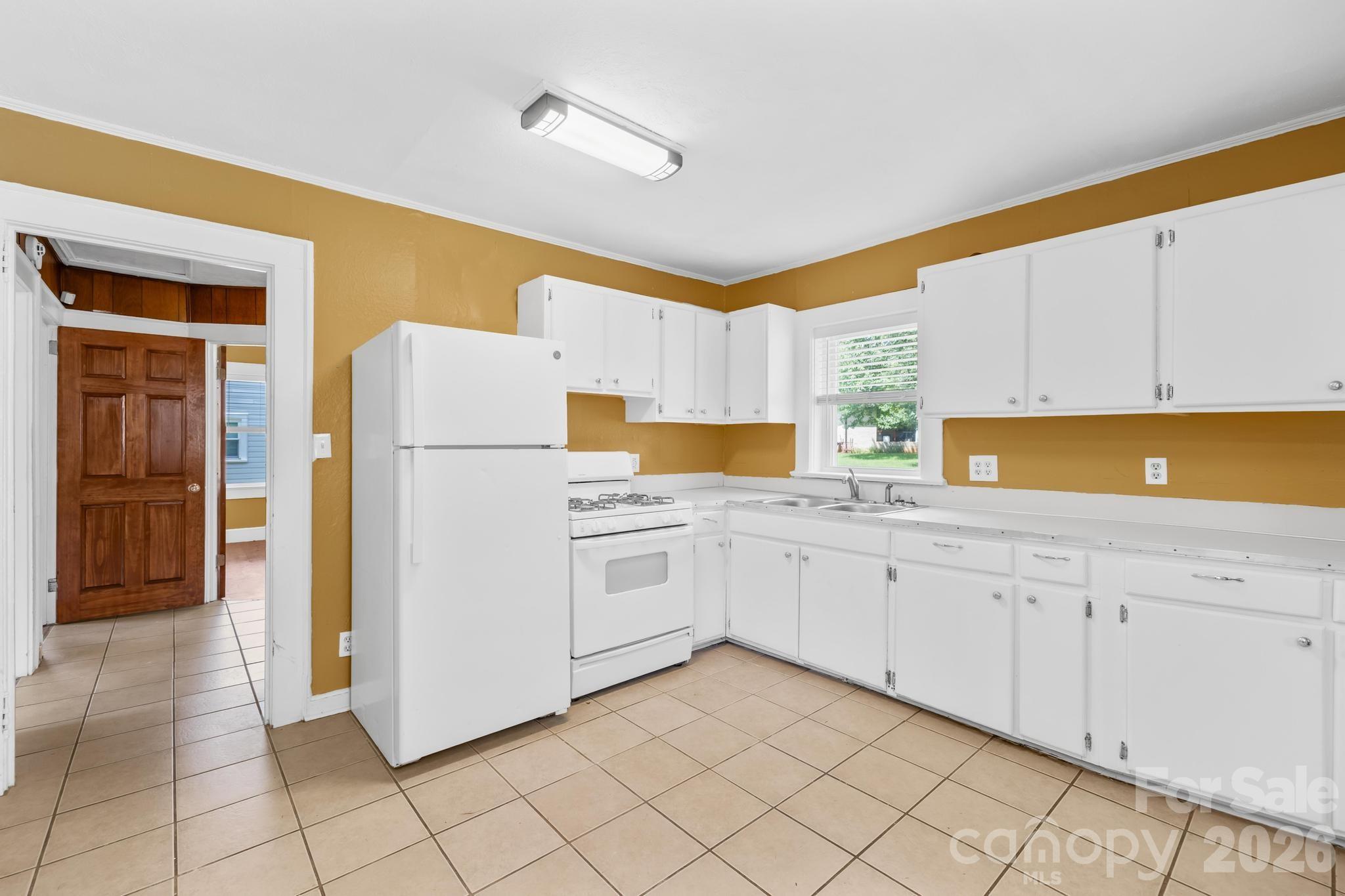320 W Bingham Street Property Photo 6