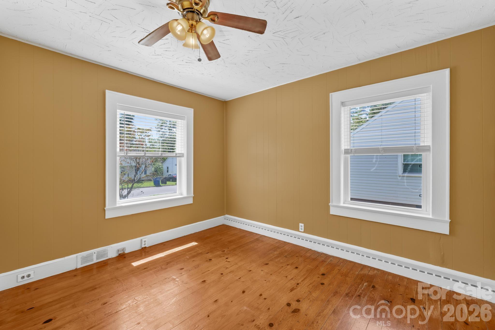 320 W Bingham Street Property Photo 8