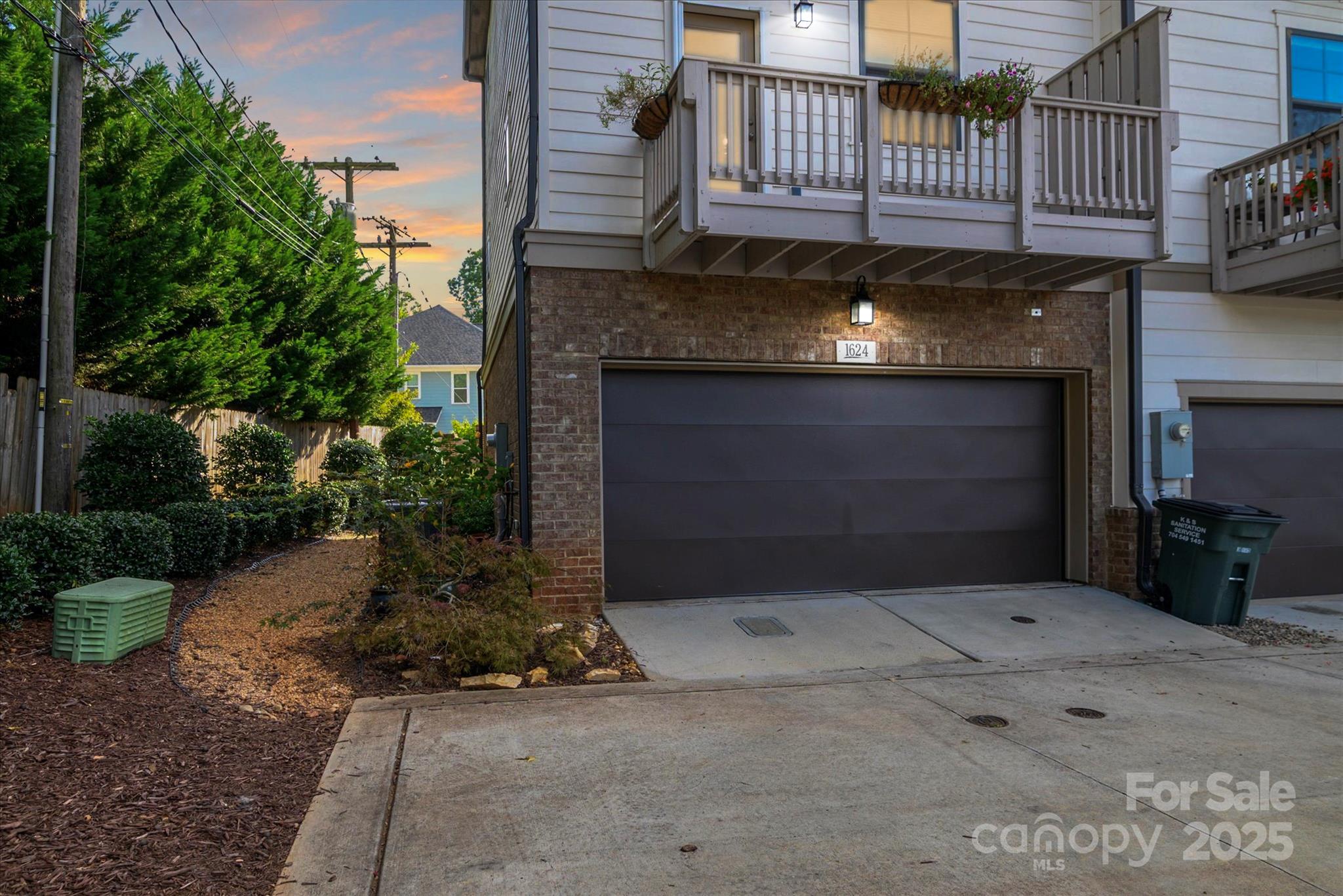 1624 Nandina Corners Alley Property Photo 3